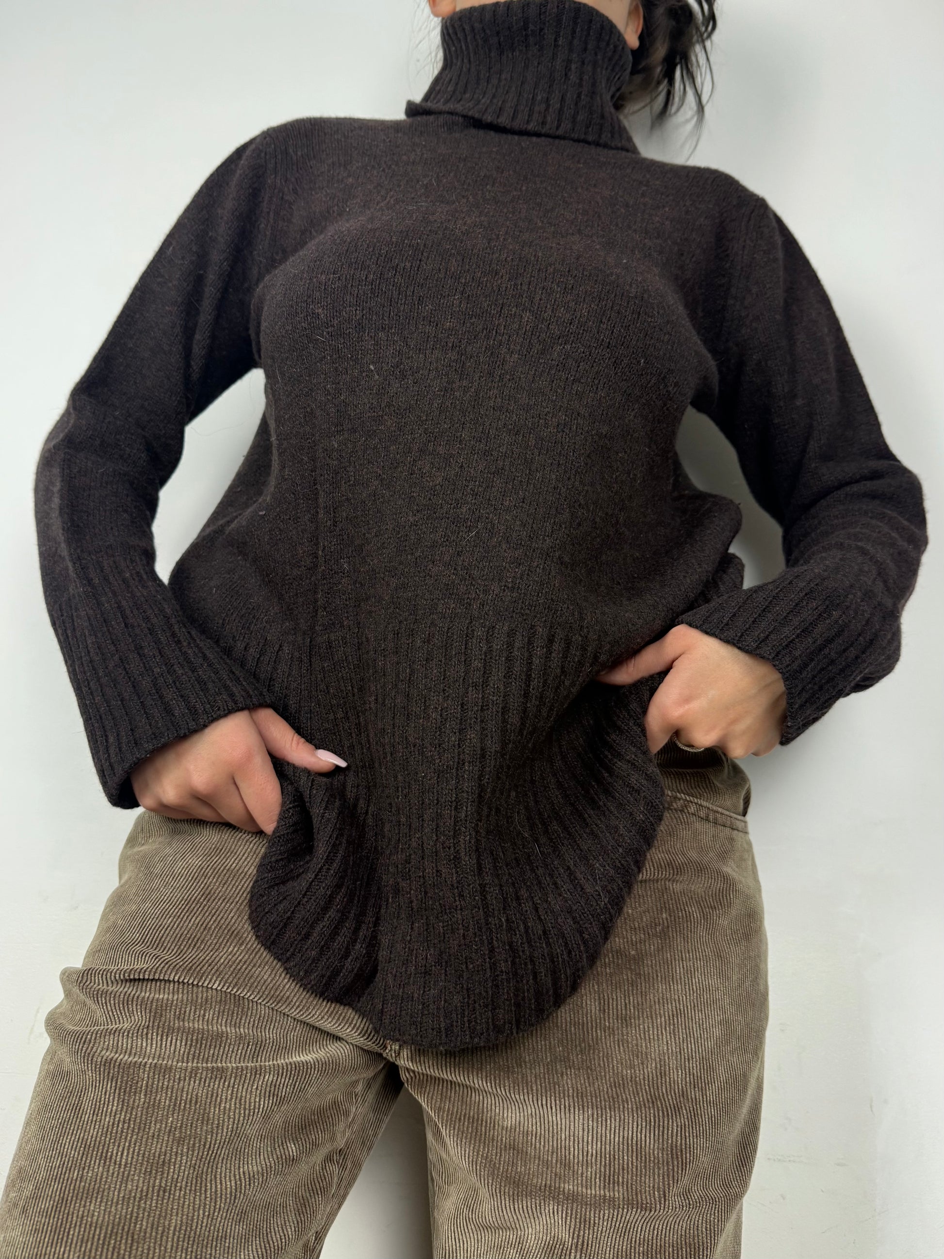 Brown 100% lambswool turtleneck winter jumper (M/L)