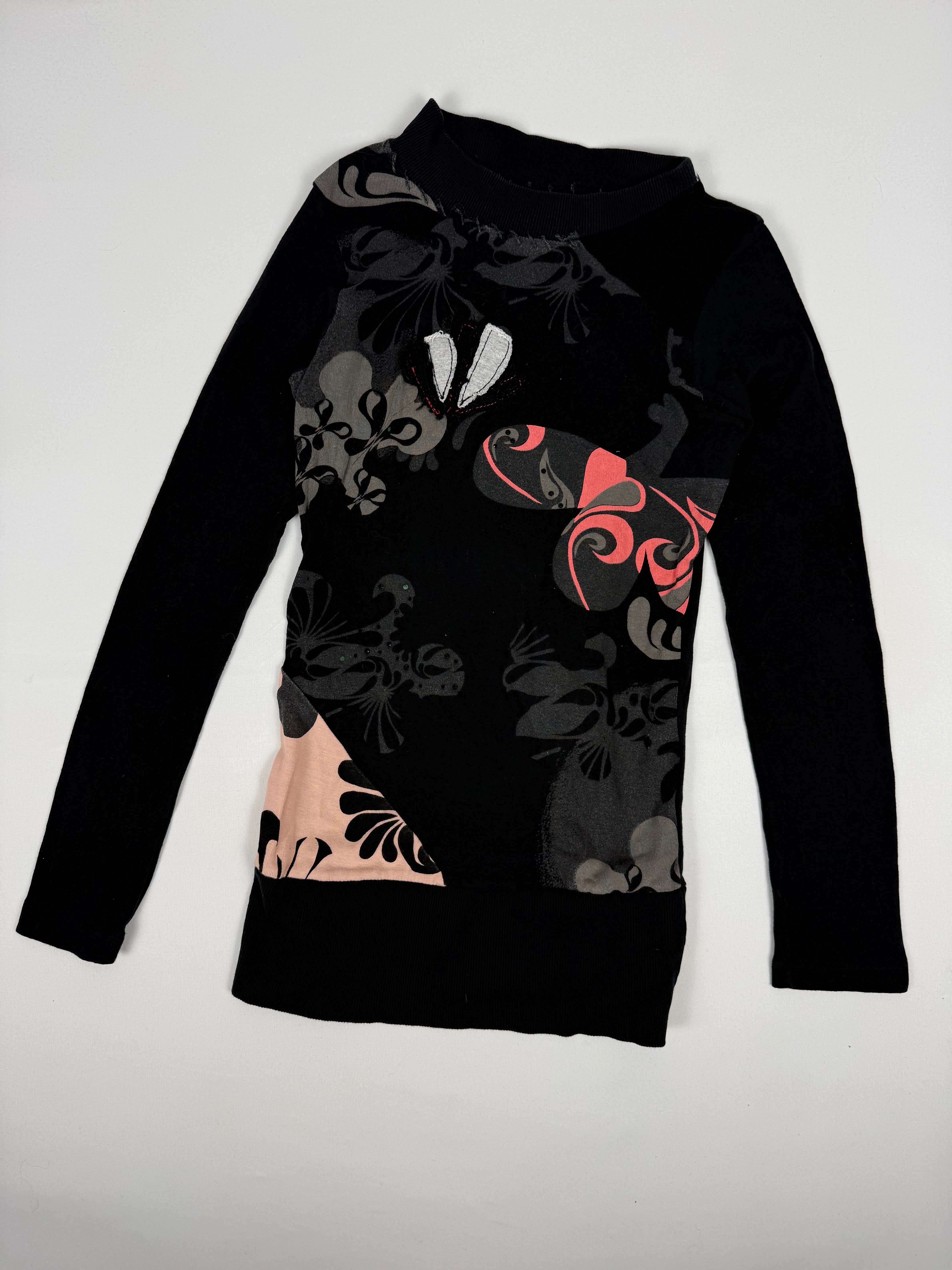 Black graphic long sleeves top (S)