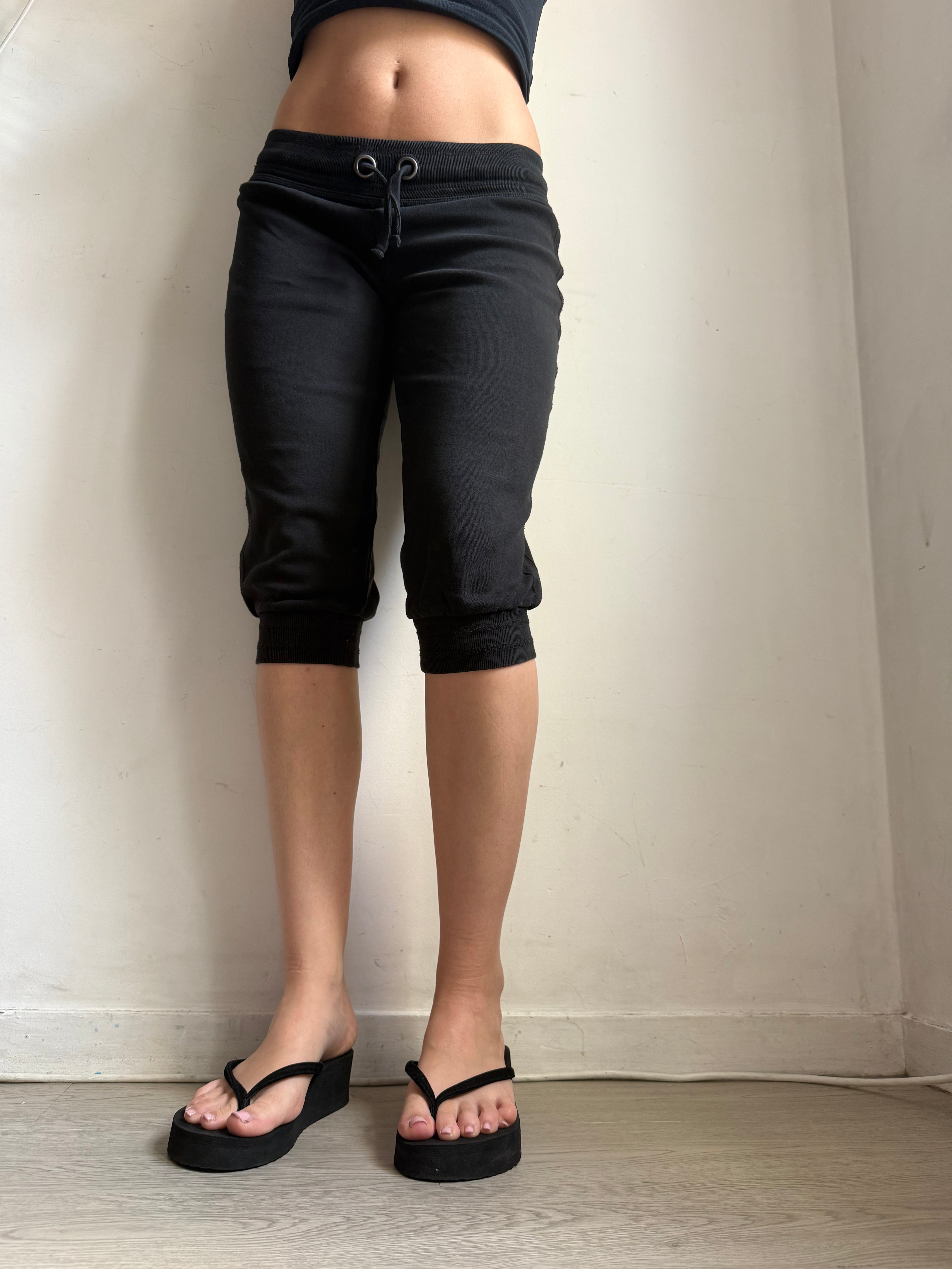 Black activewear capri pants (S)