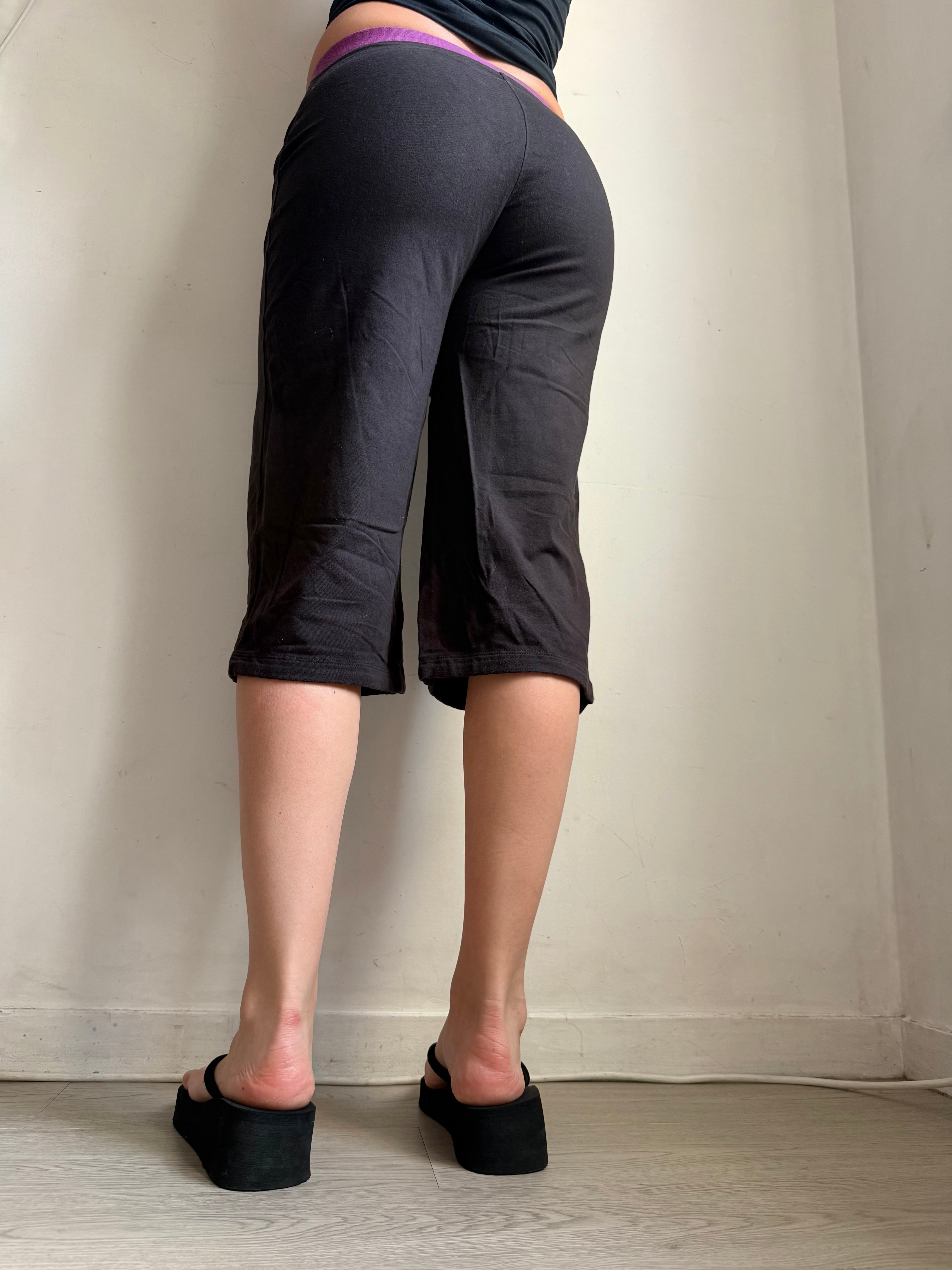 Black activewear capri pants (S)