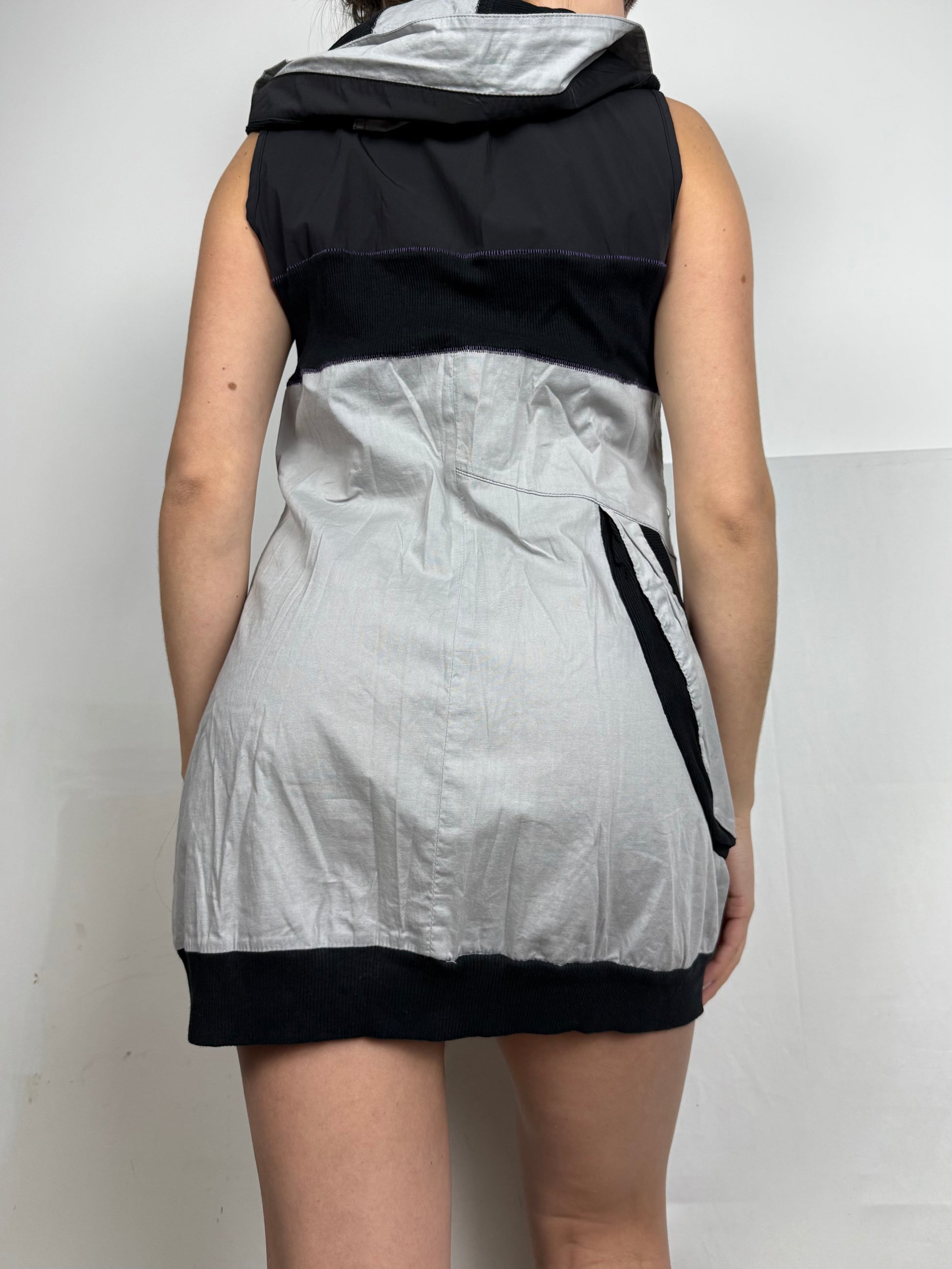 Grey hooded zip up dress (L)