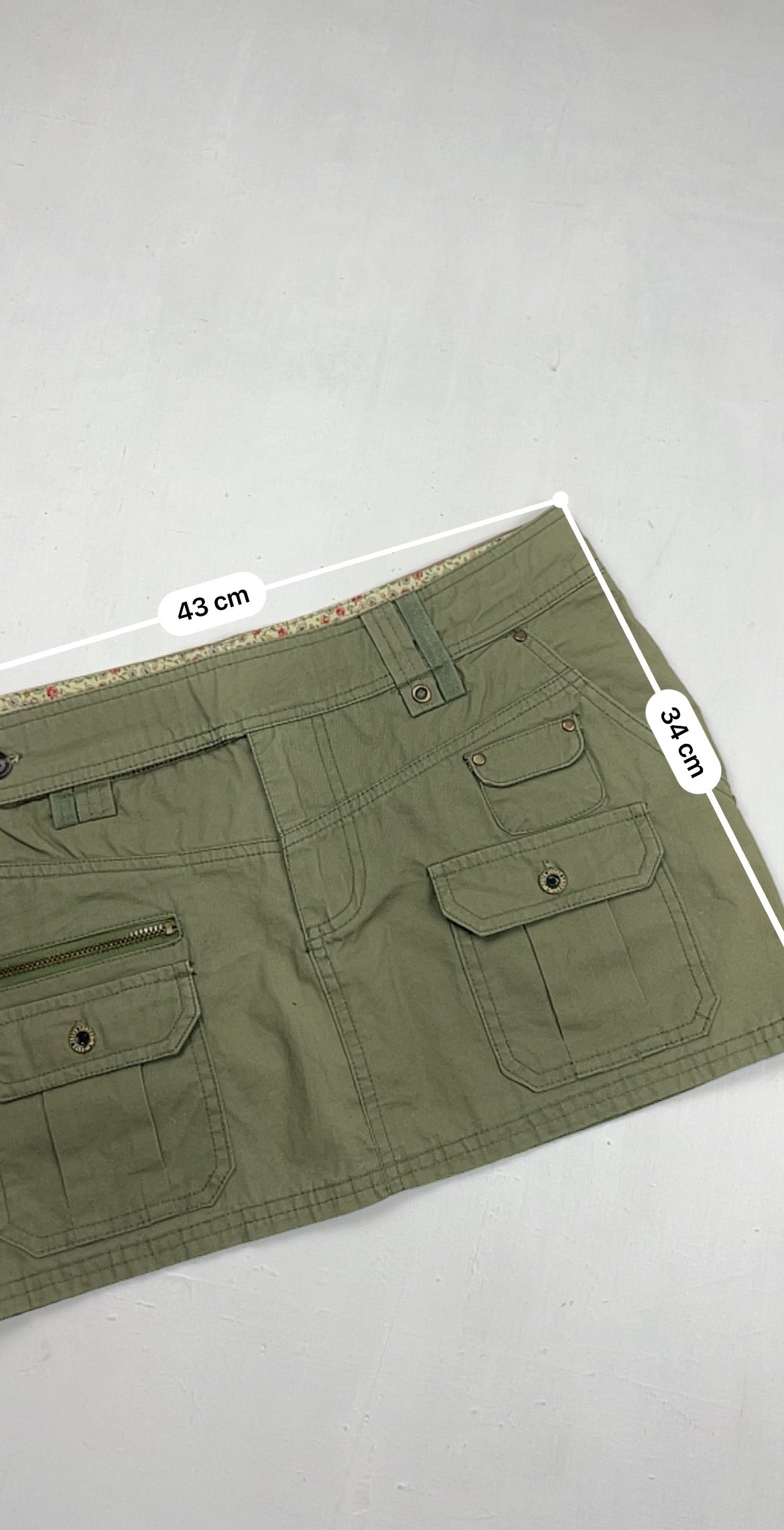 Khaki cargo low rise mini skirt (M/L)