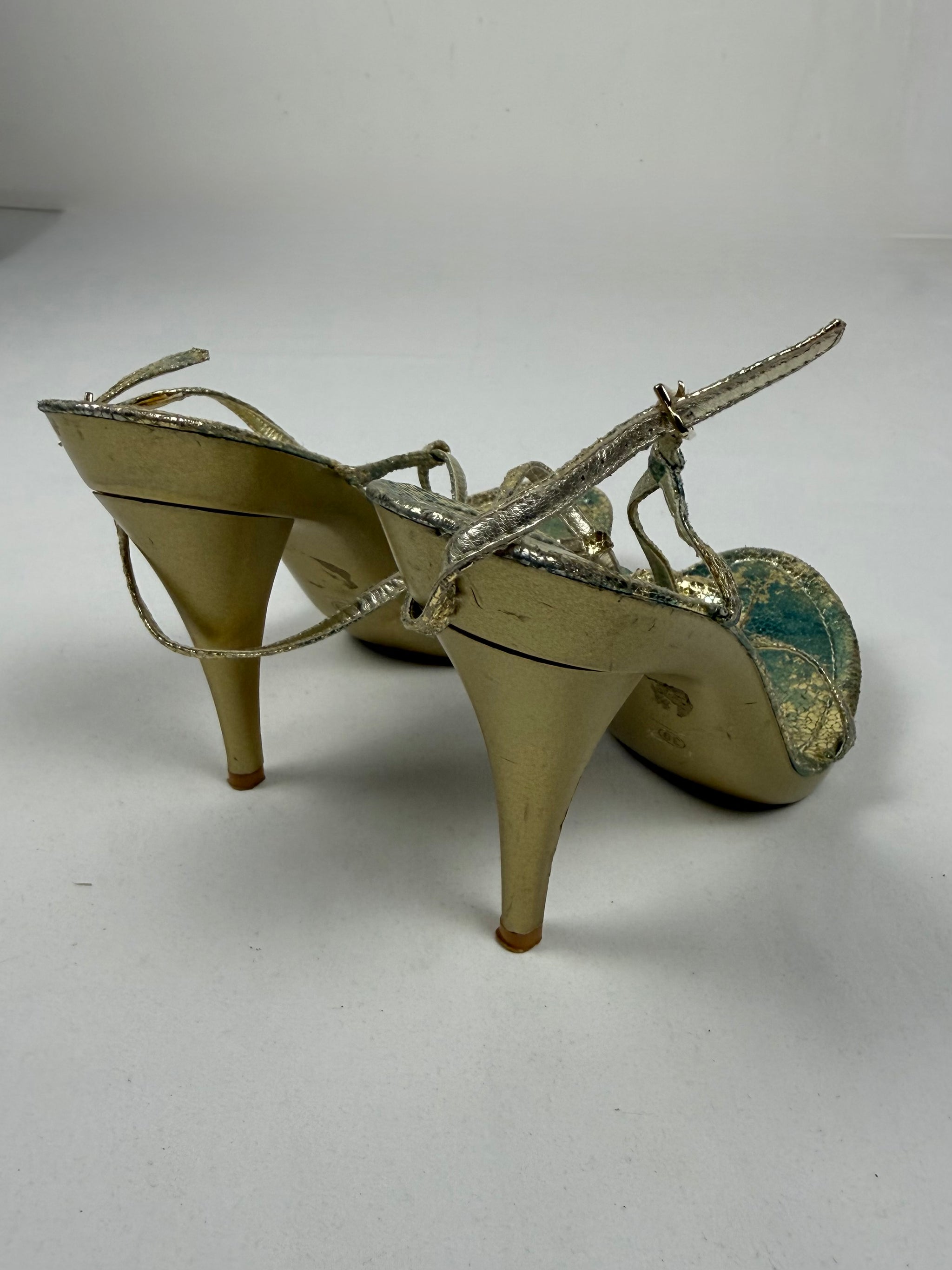 Gold padlock heels (39)
