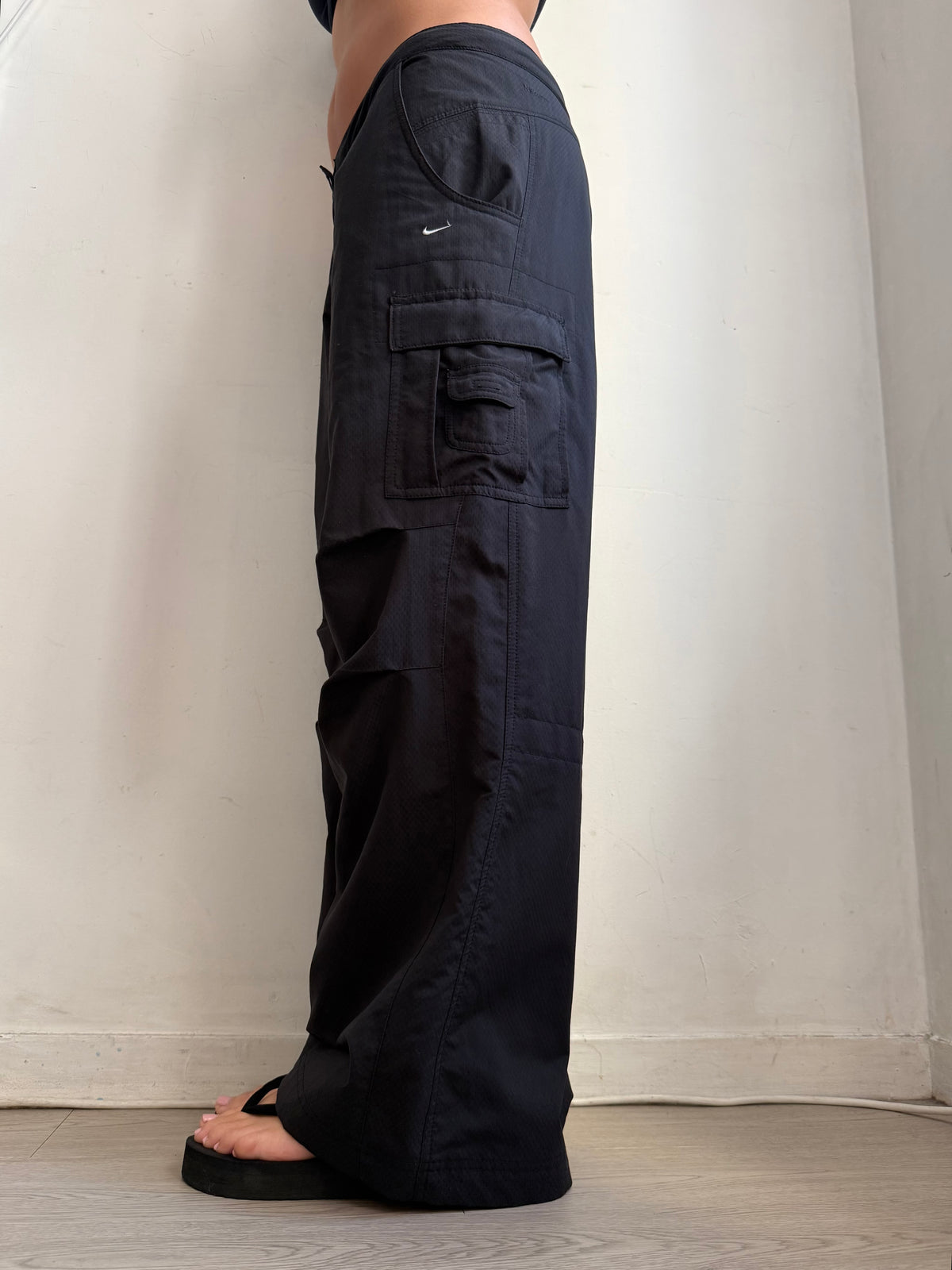 Black low rise baggy pants (L)