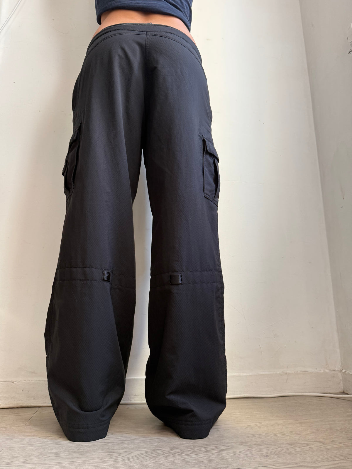 Black low rise baggy pants (L)