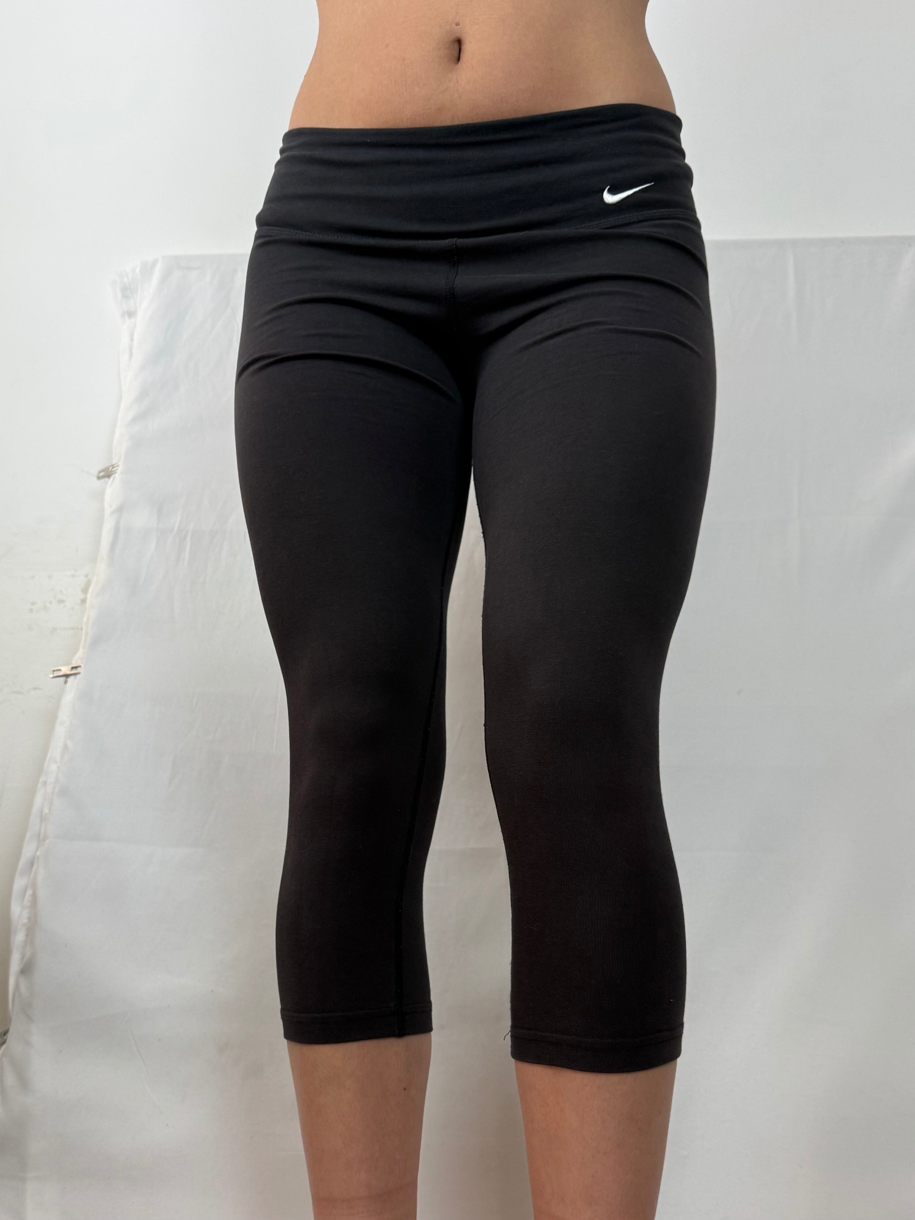 Black stretchy activewear capri pants (XS/S)