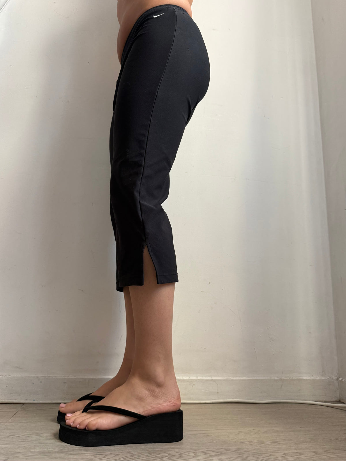 Black low rise capri pants (S)