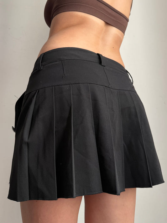 Black pleated low rise mini skirt (S)