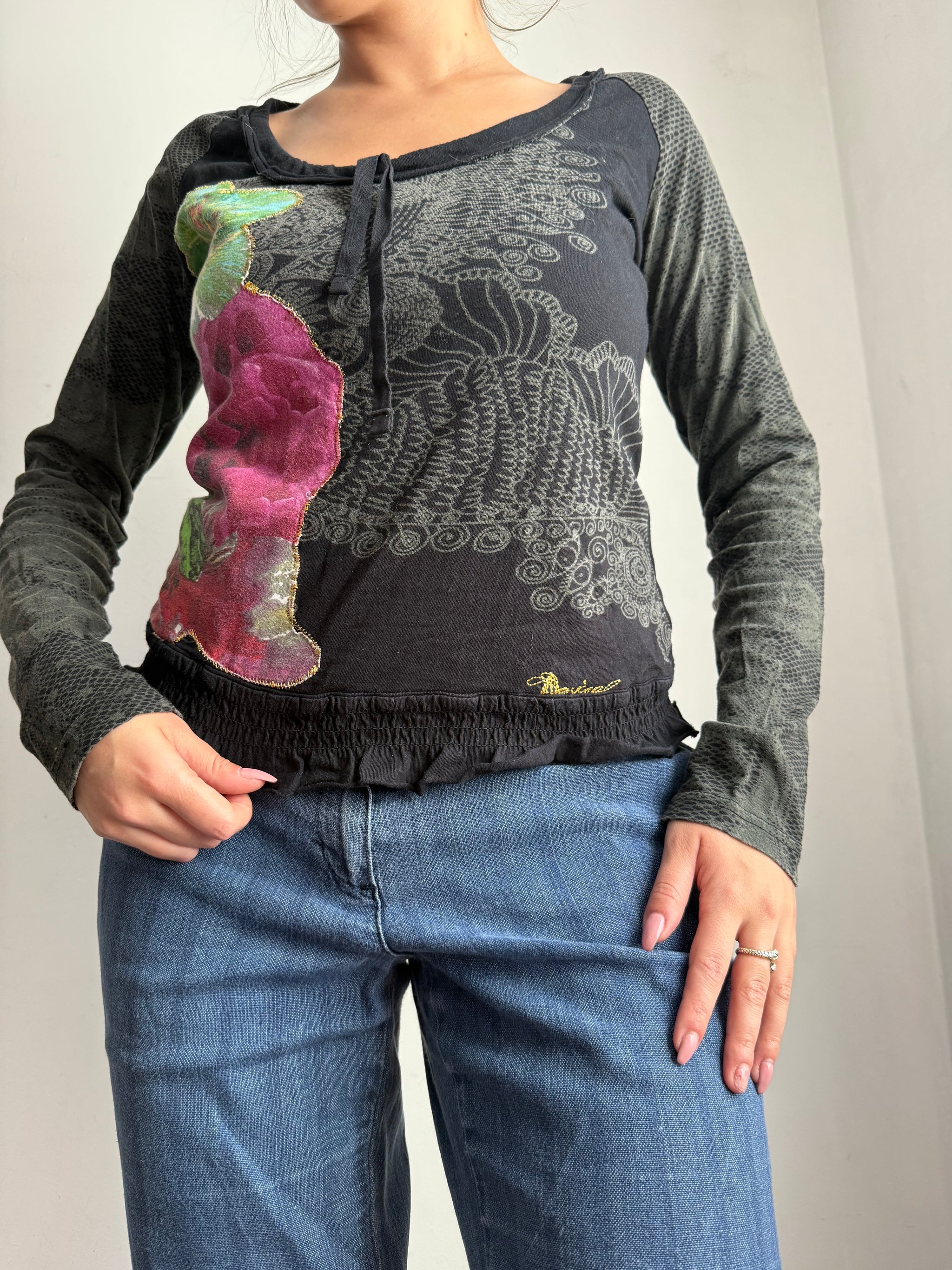 Black graphic long sleeves top (S/M)