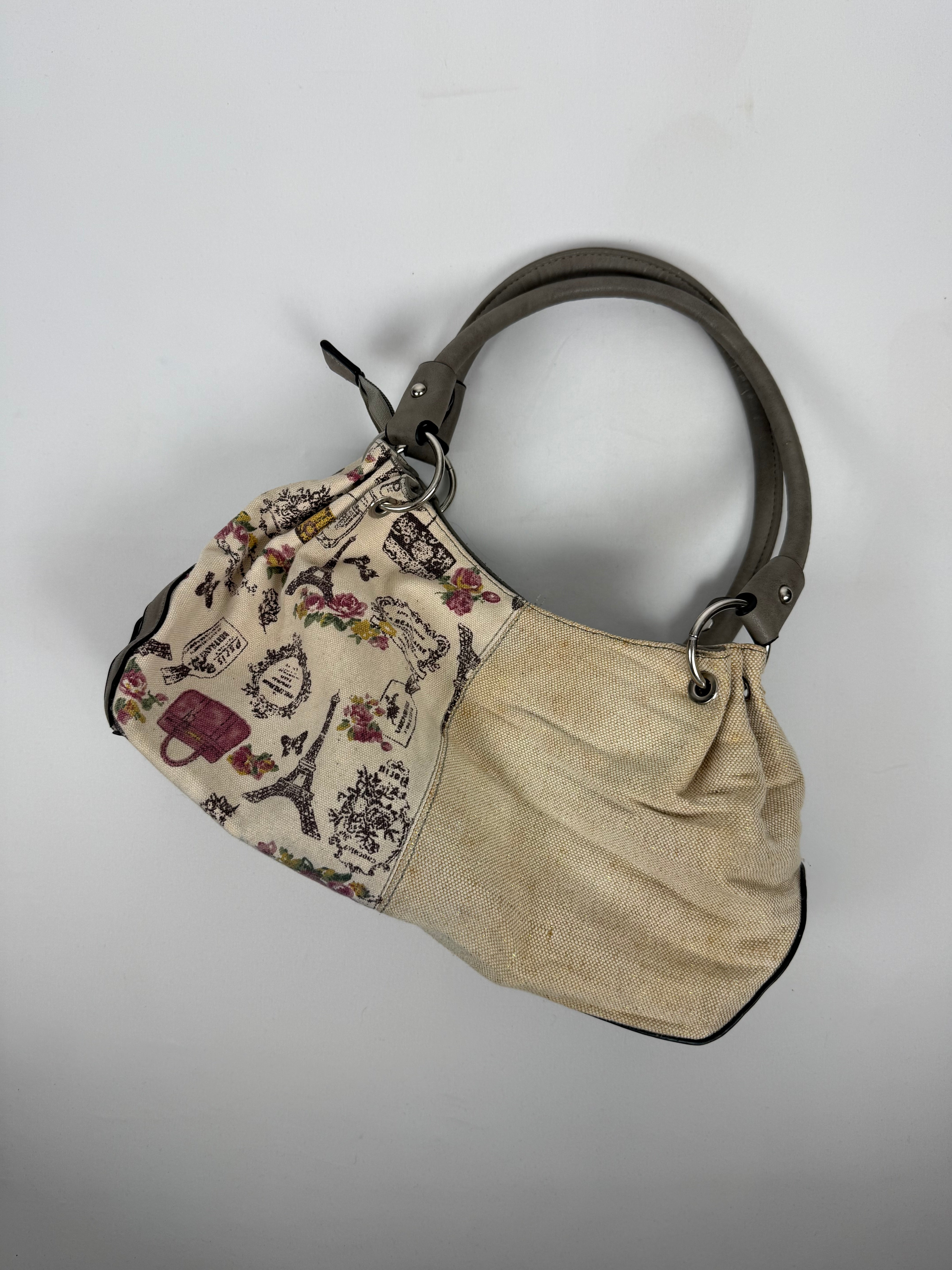 Sac à bandoulière gris avec breloques (20x38 cm)