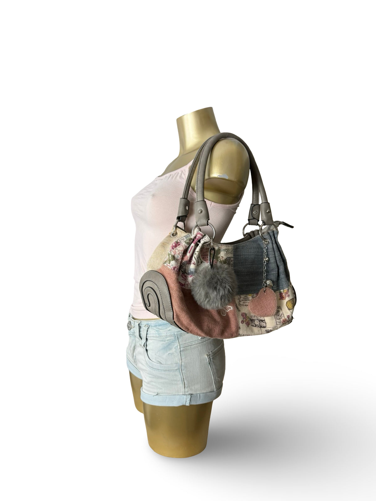 Sac à bandoulière gris avec breloques (20x38 cm)