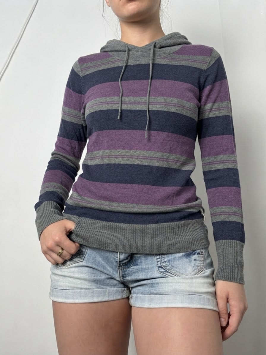 Purple hooded jumper (L)