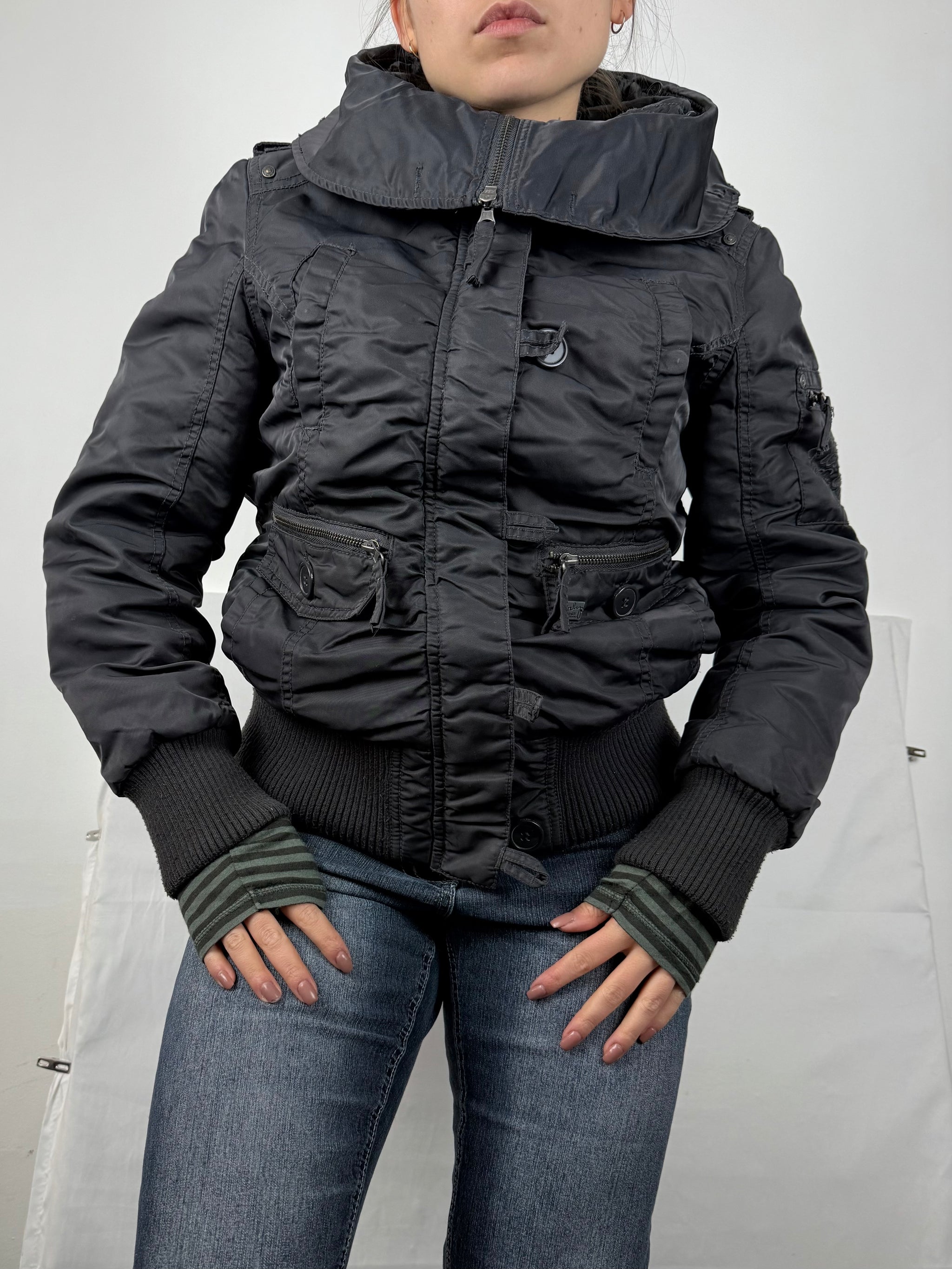 Black hooded puffer jacket (M)