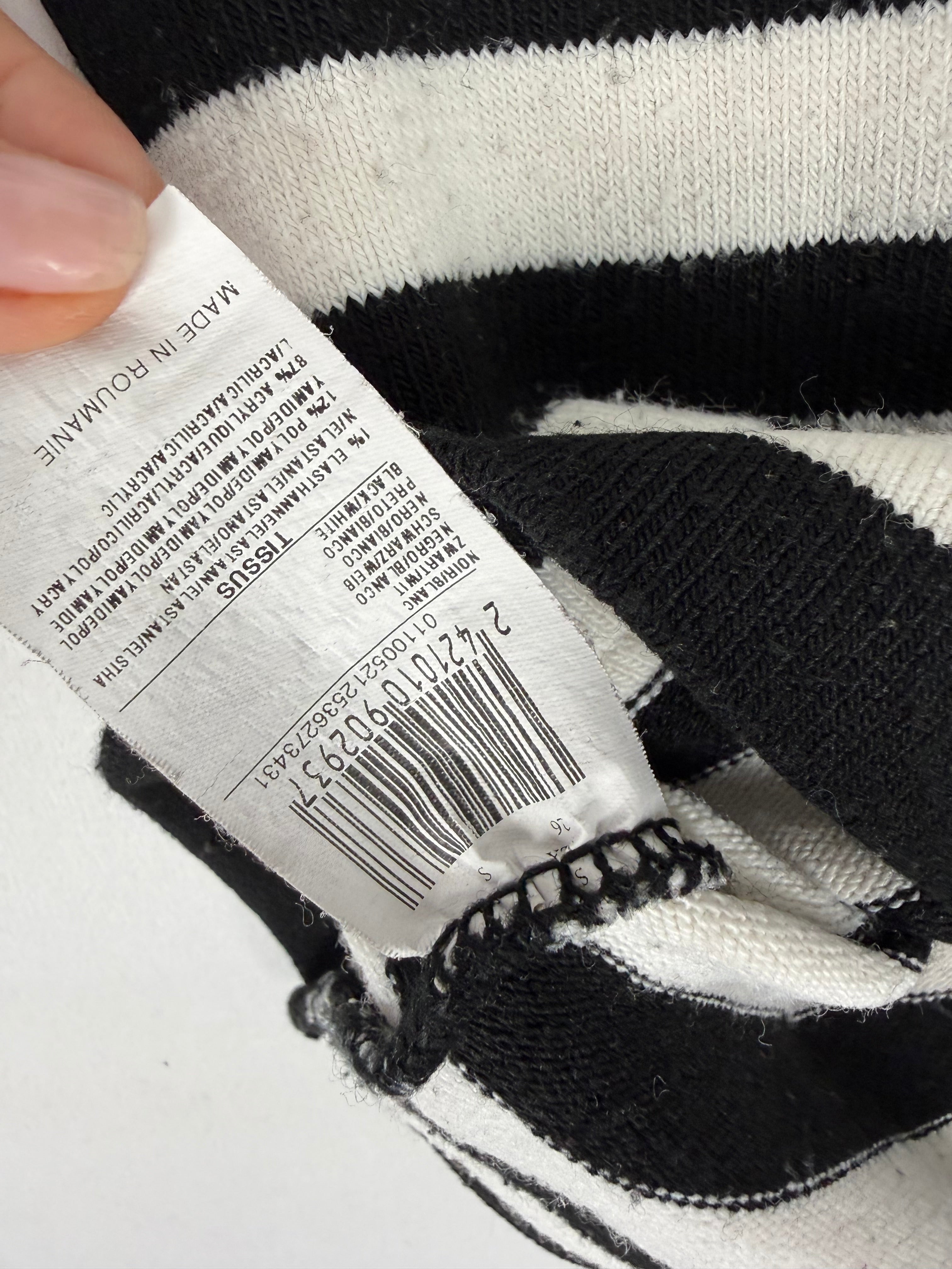 Black & white striped jumper (M)
