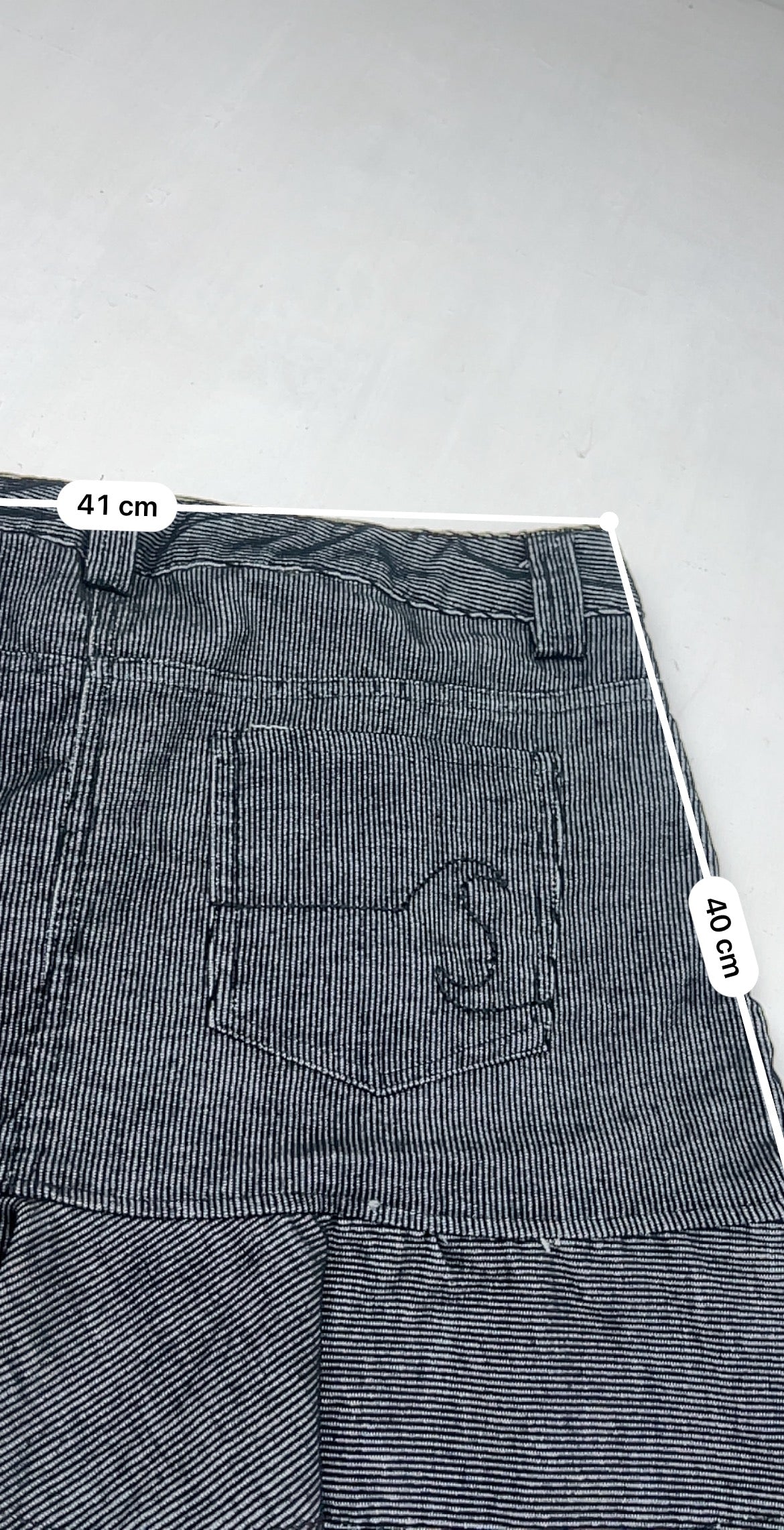 Grey ribbed denim pleated mini skirt (M/L)
