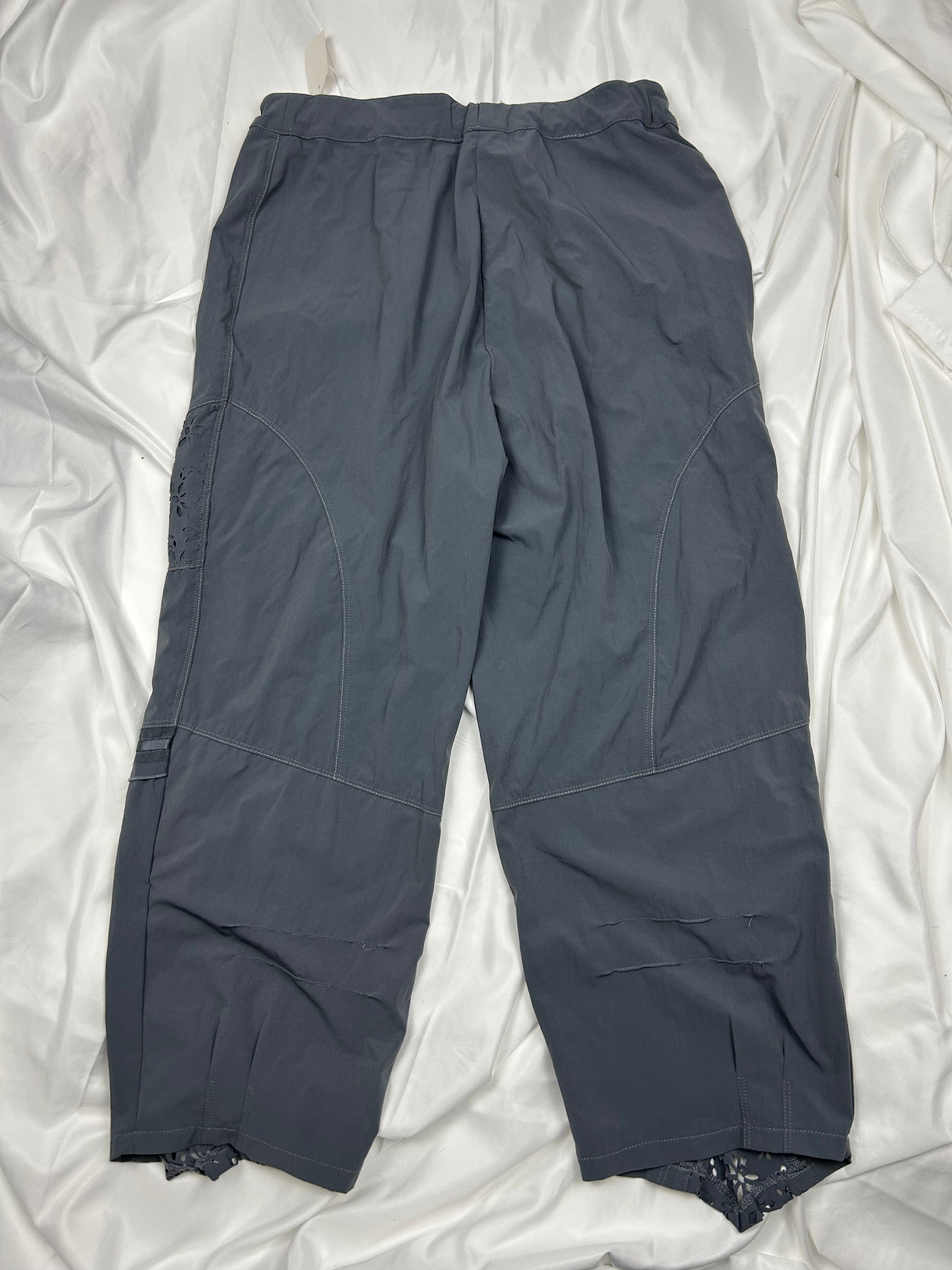 Grey low rise embroidered capris joggers pants (S/M)