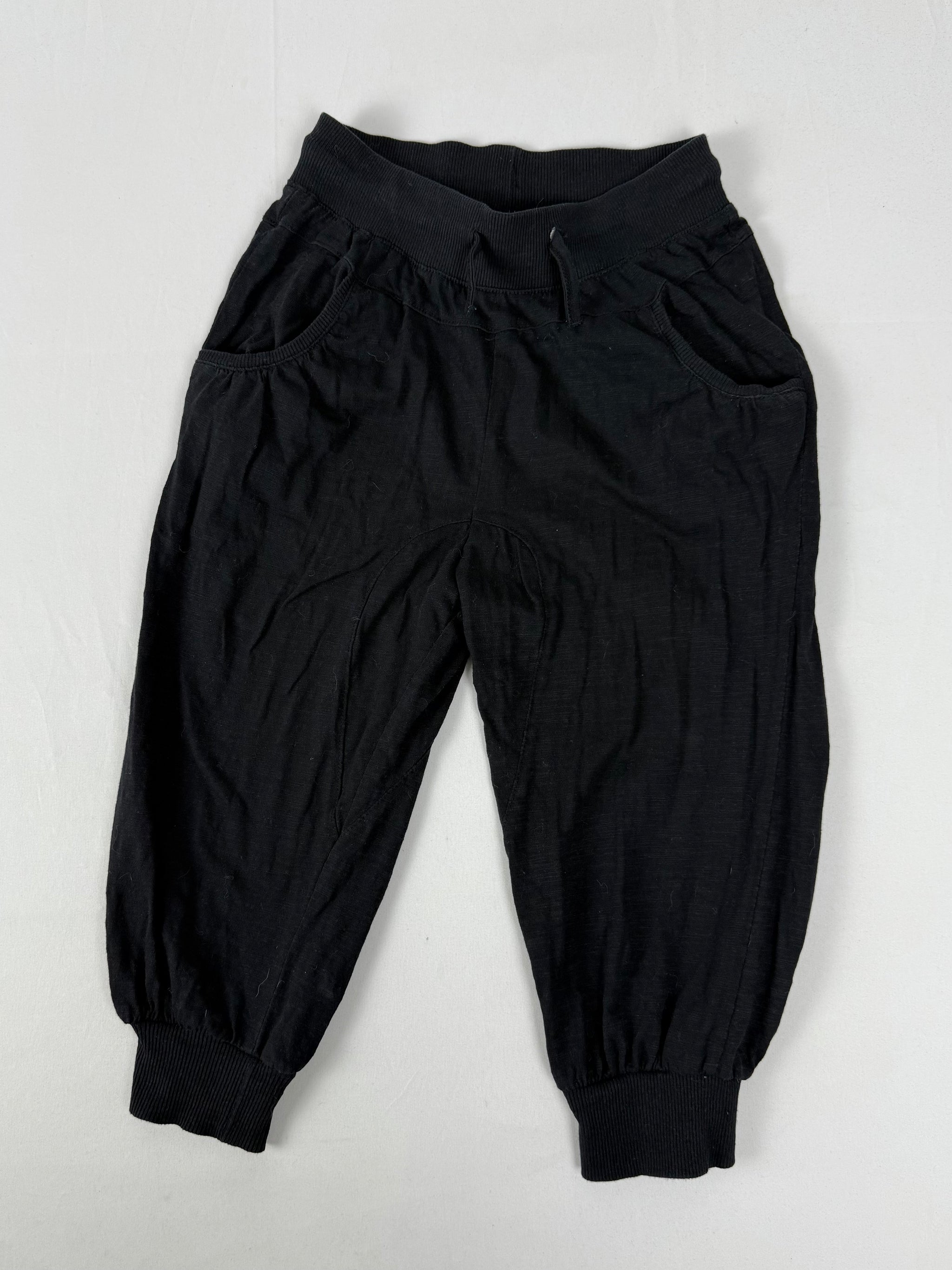 Black cotton activewear low waist capri pants (XS)