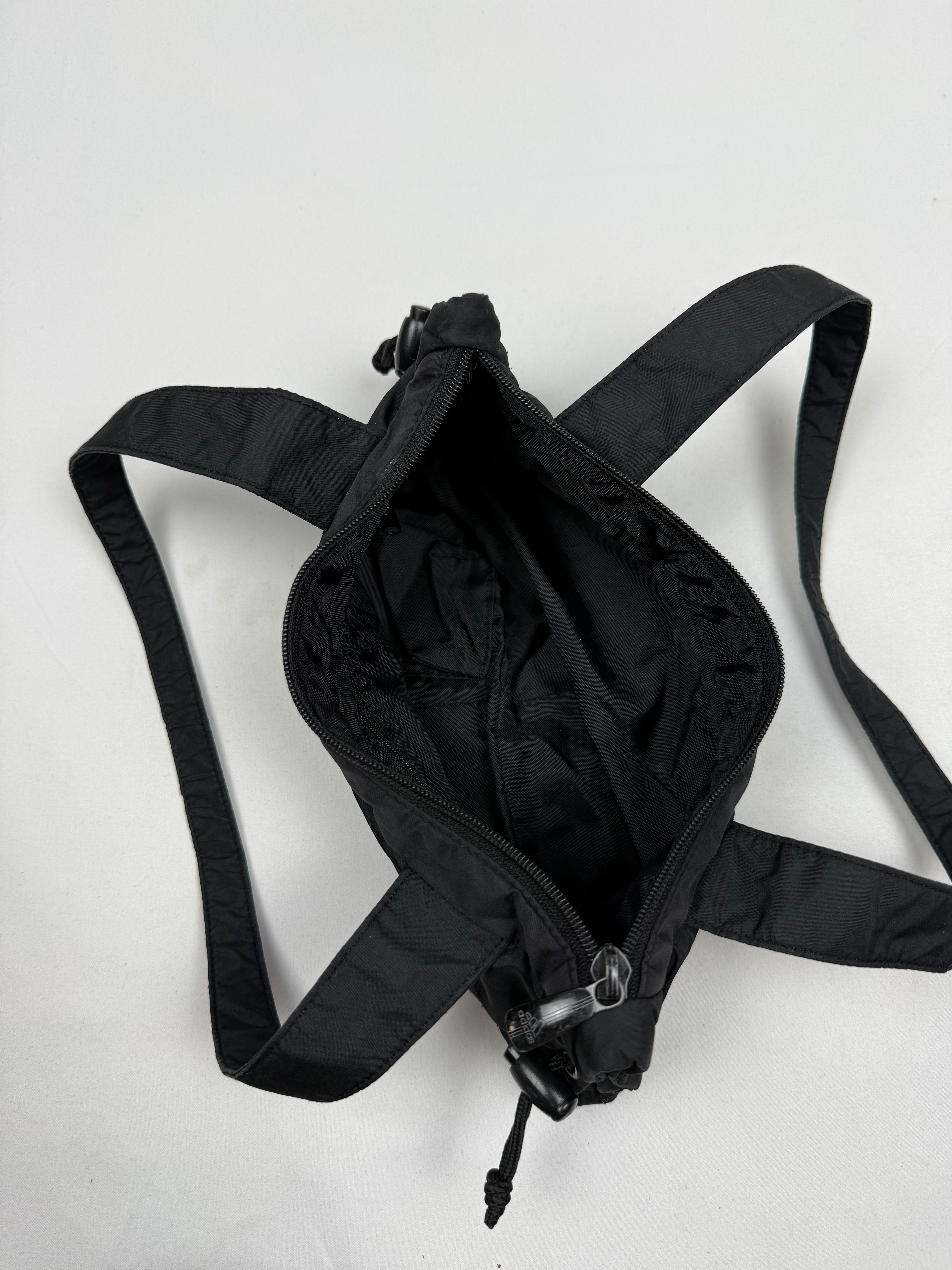 Black activewear logo shoulder bag (29x15cm)