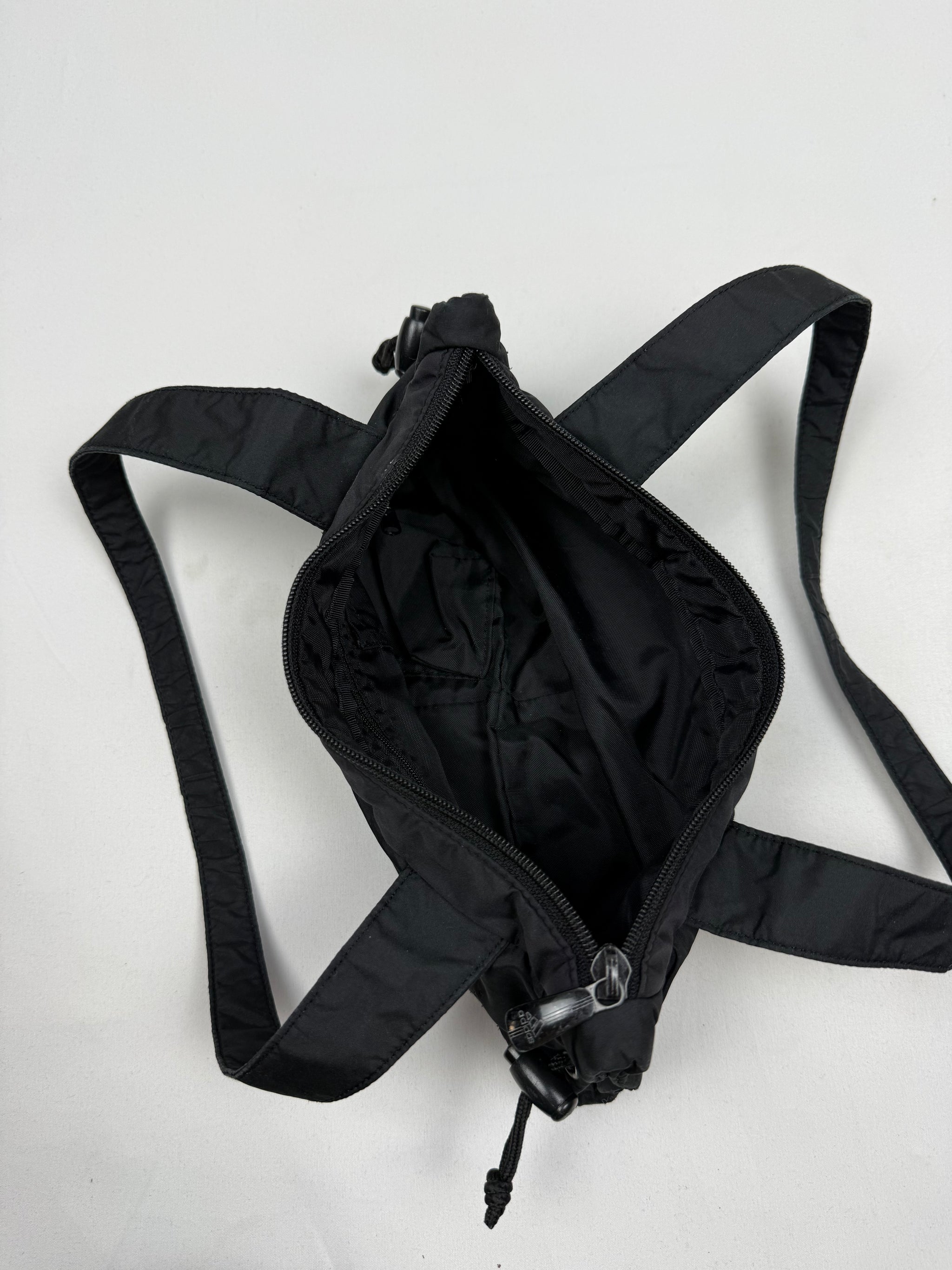Black activewear logo shoulder bag (29x15cm)