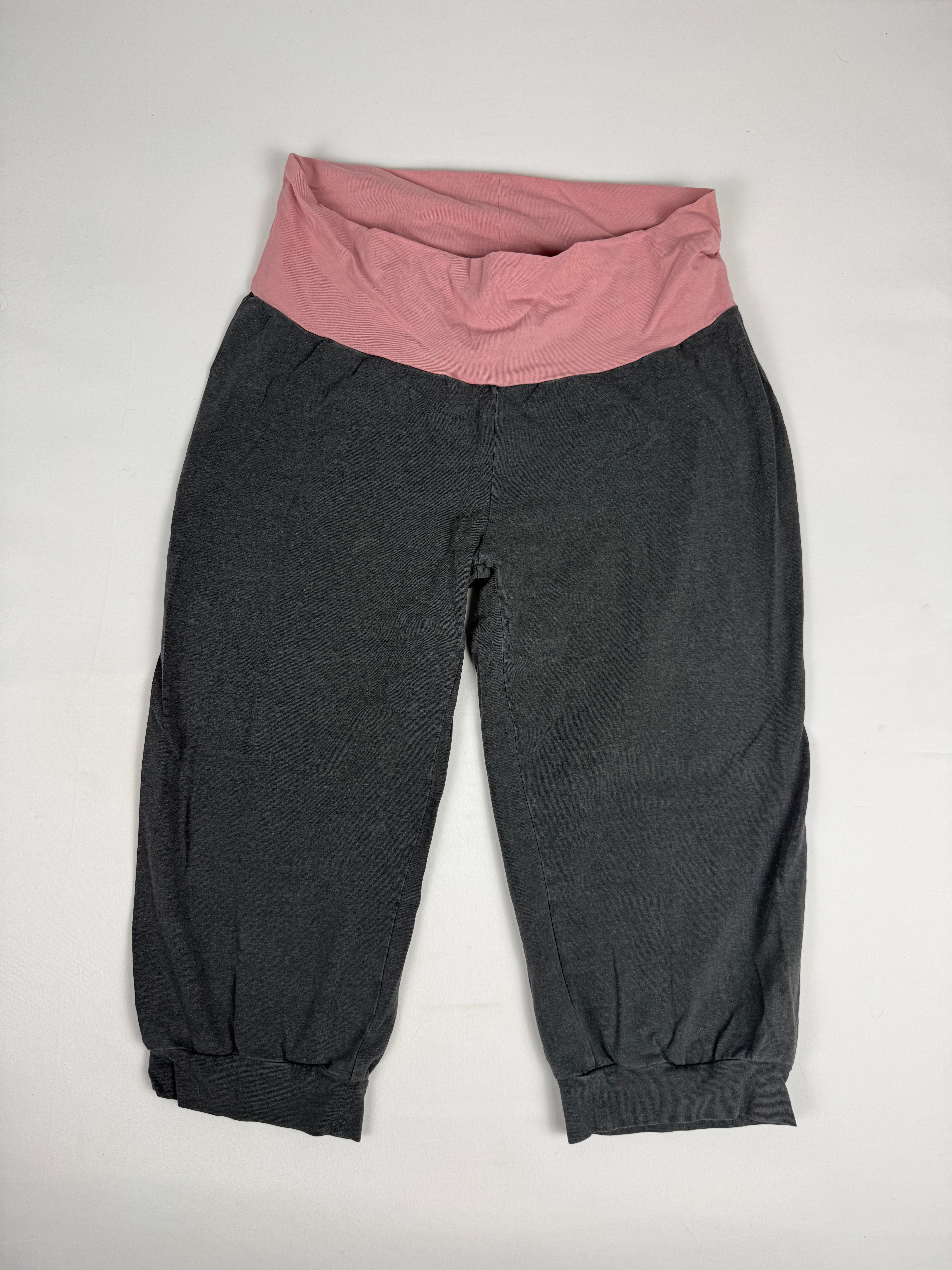 Grey & pink activewear capri pants (L)