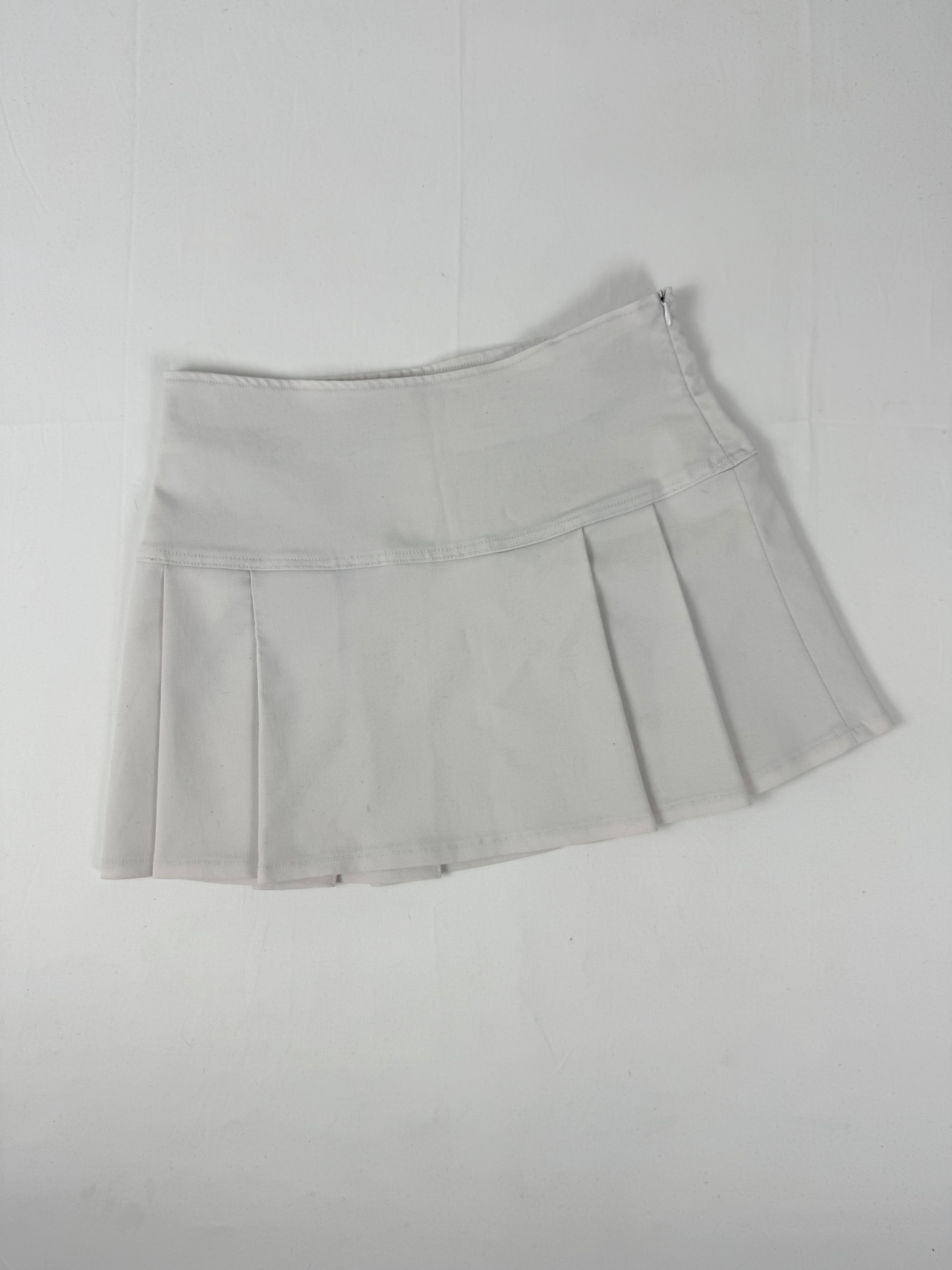 White pleated mini skirt (S/M)