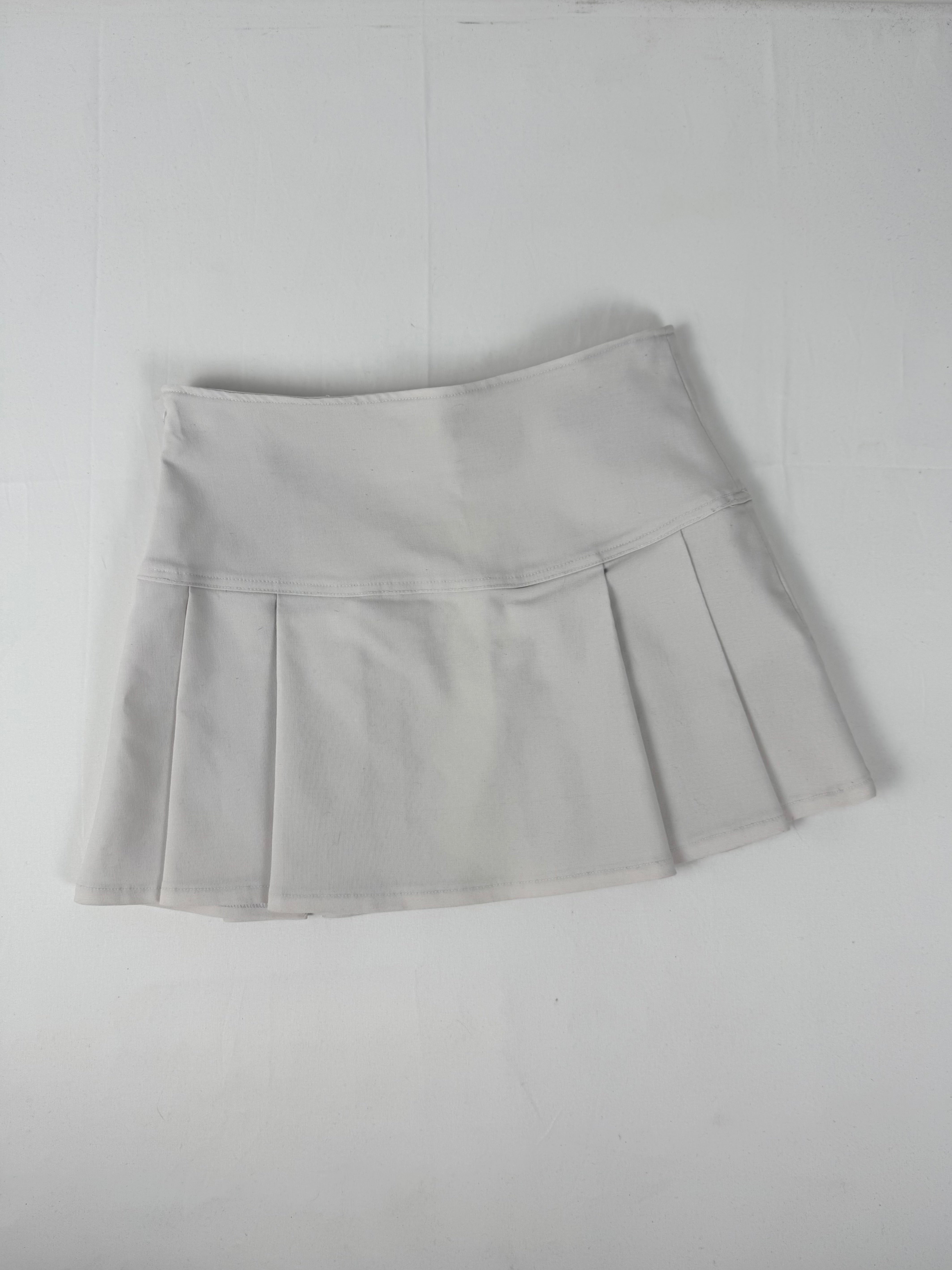 White pleated mini skirt (S/M)