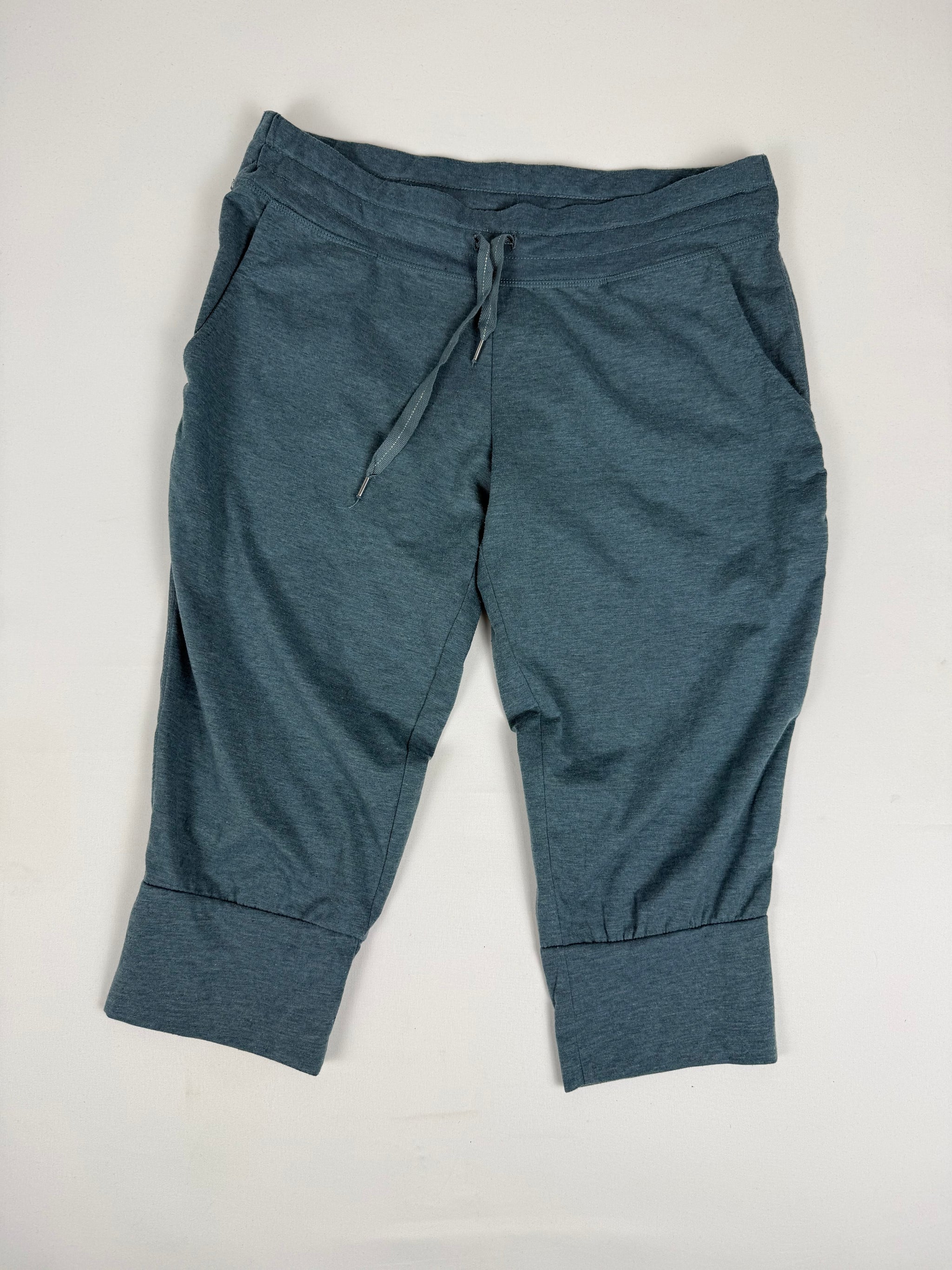Blue activewear capri pants (L)
