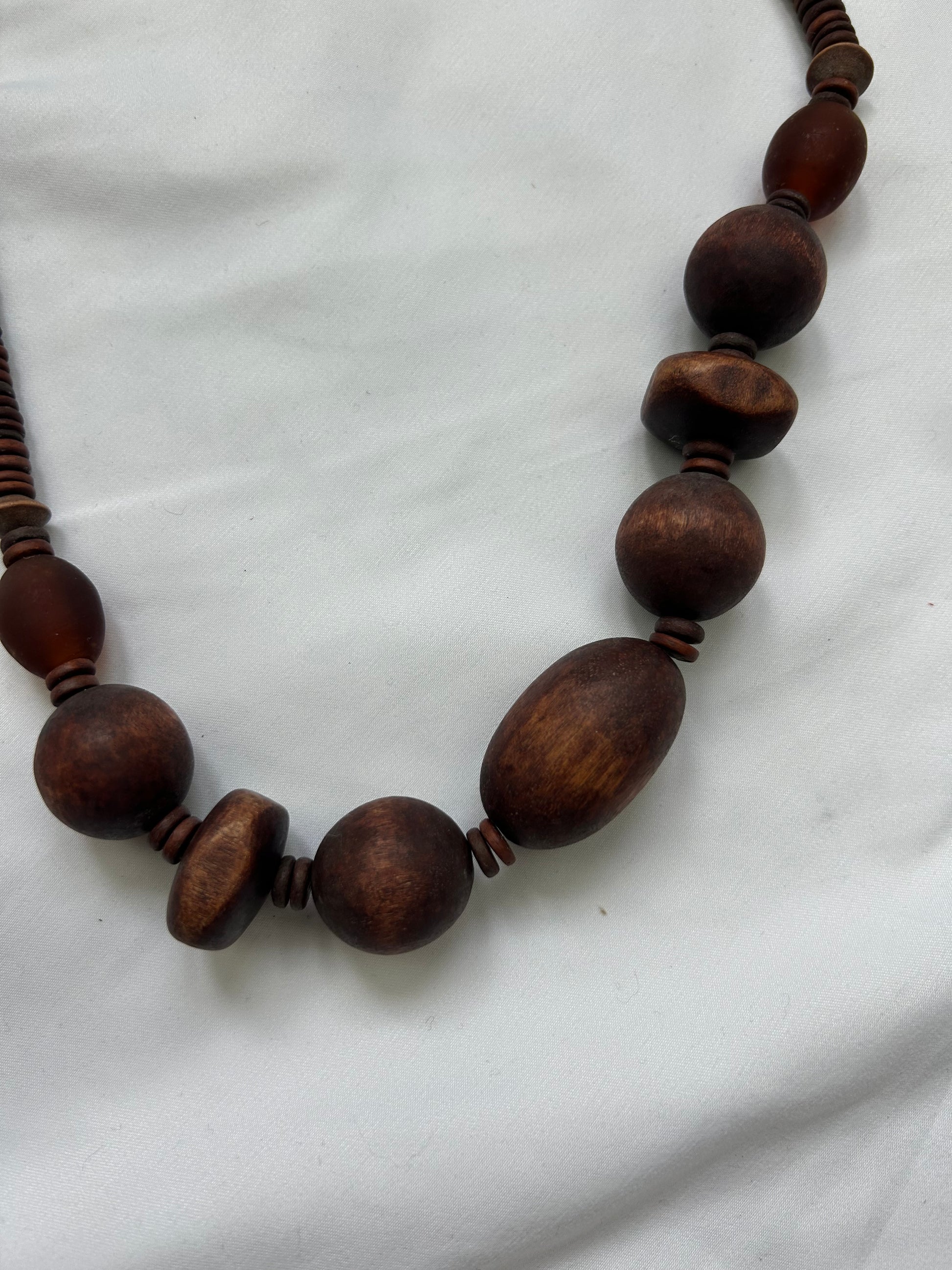 Wood pearls necklace