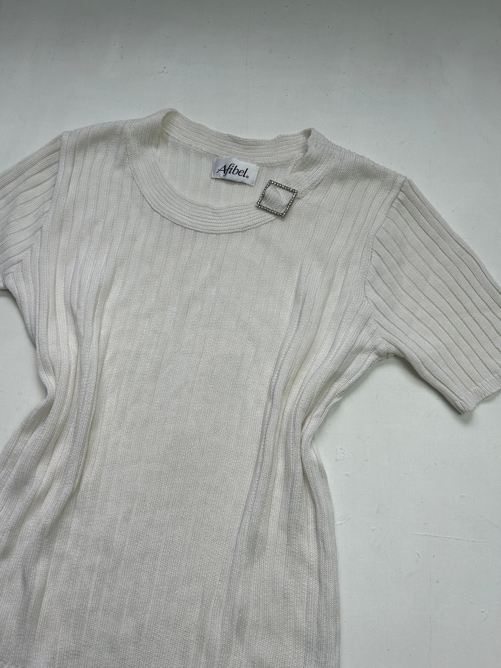 White stretchy buckle knitted tee (M/L)