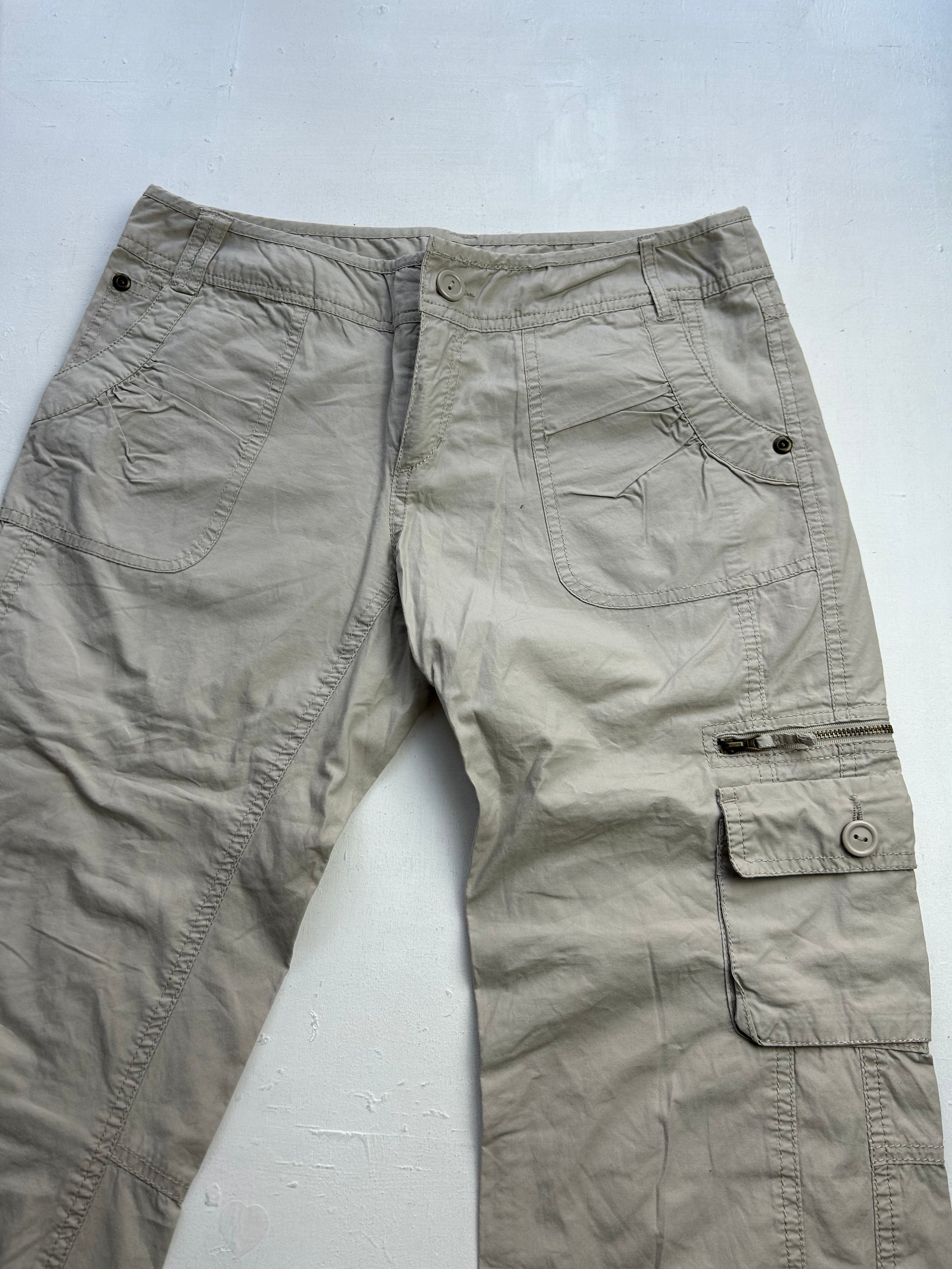 Y2K vintage 3/4 length beige utility cargo capri pants  (S/M)