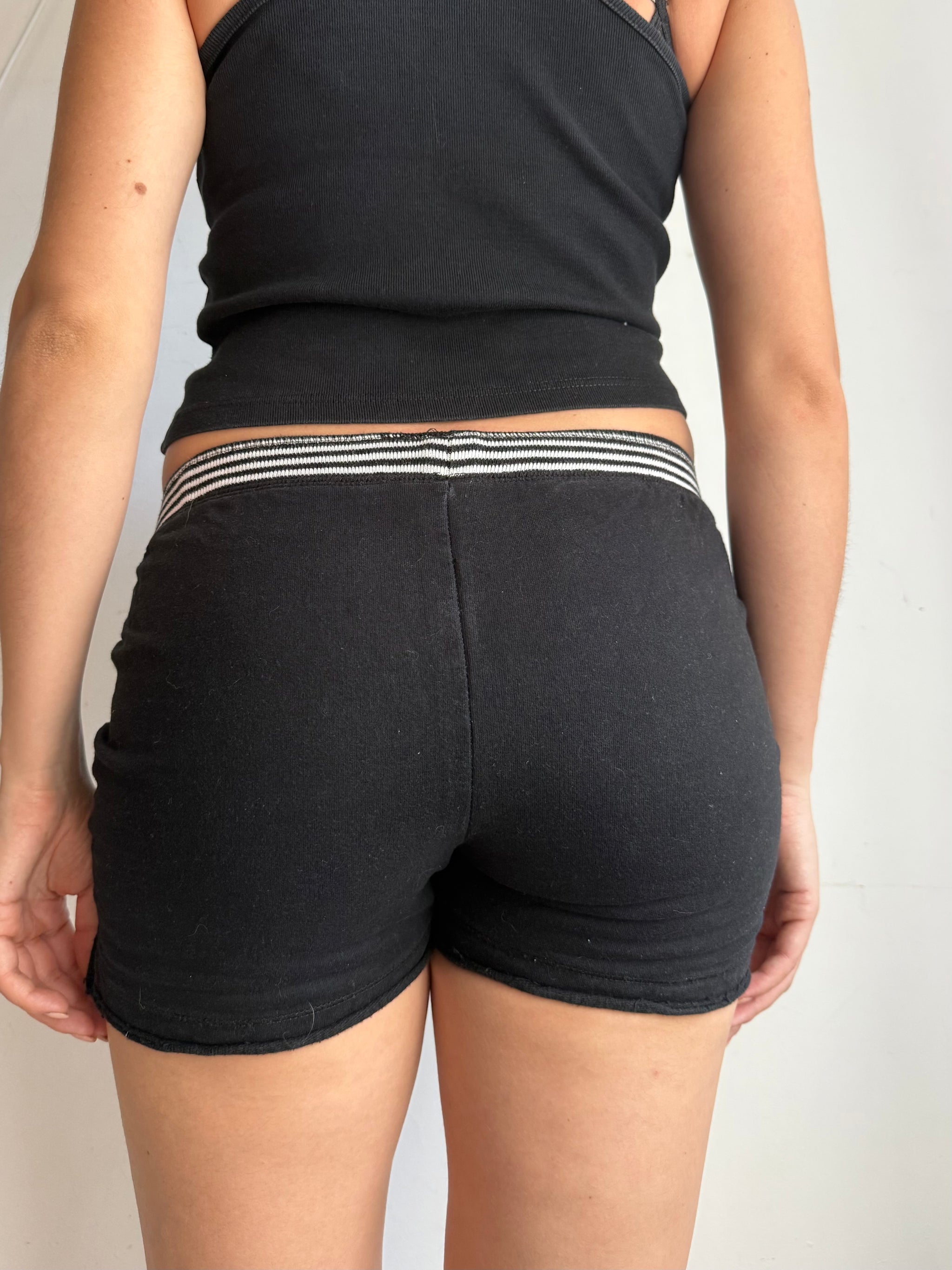 Black cotton low rise mini short (S)