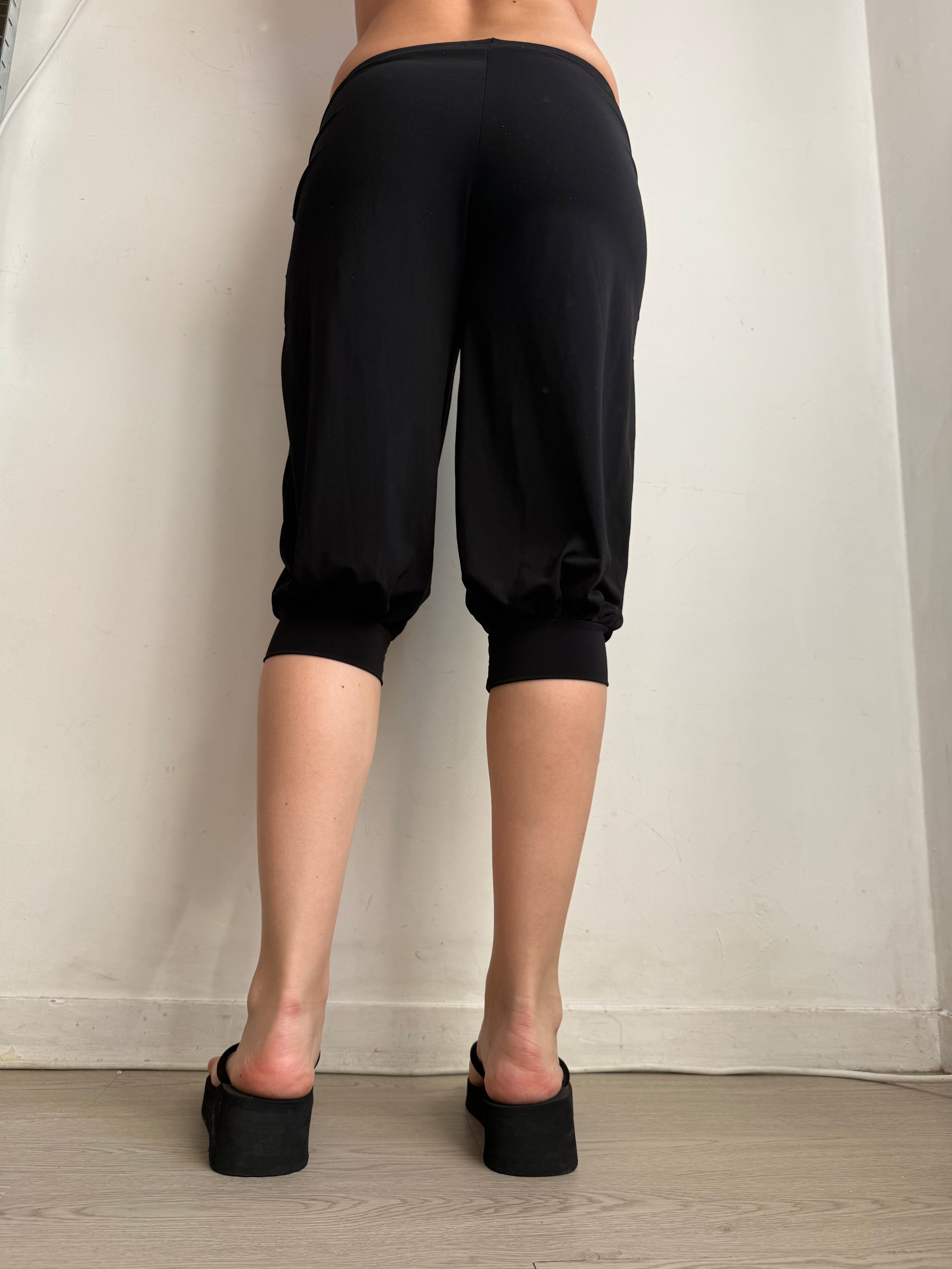 Black charms capri pants (S)