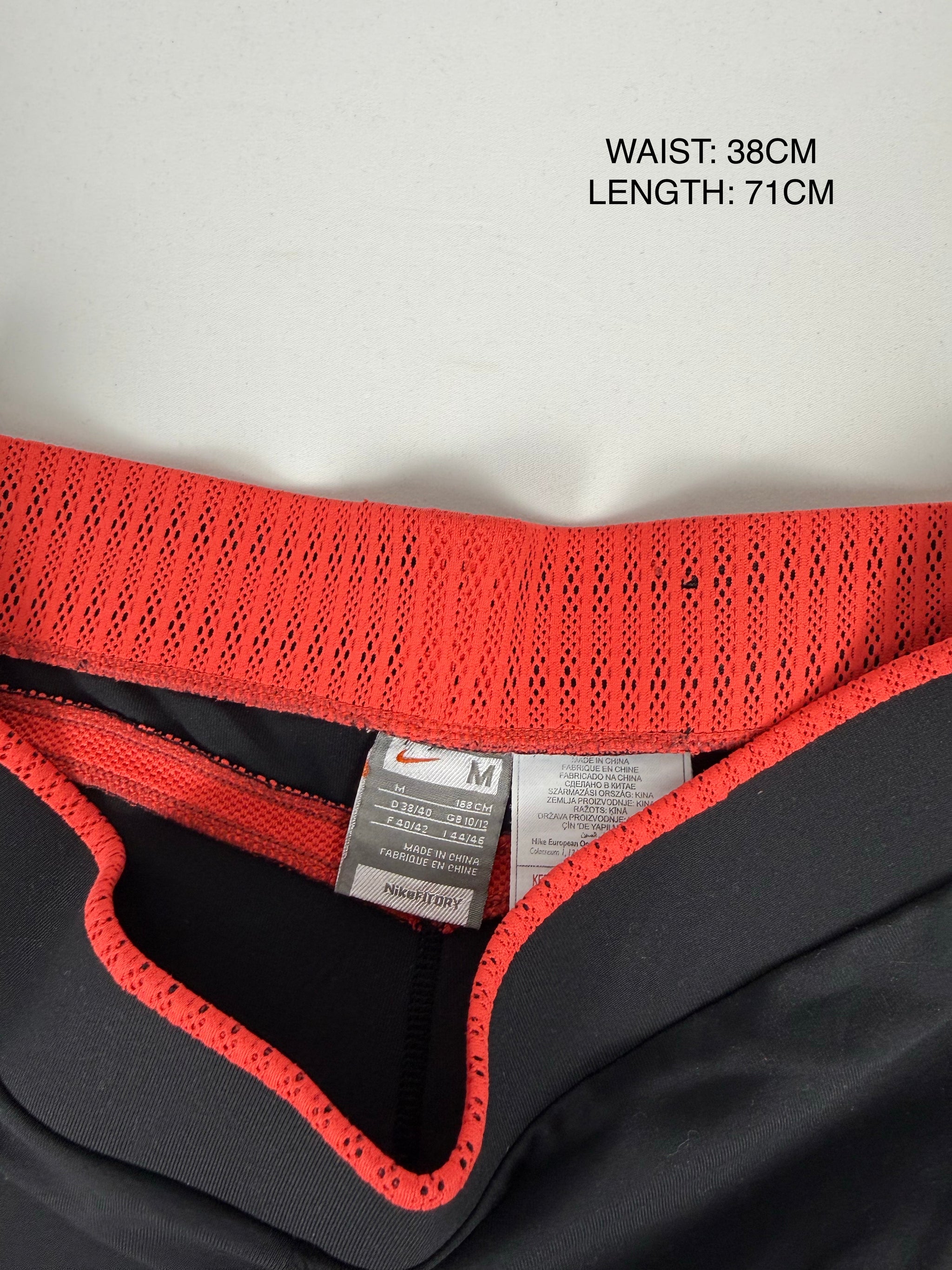 Black activewear capri pants (M)