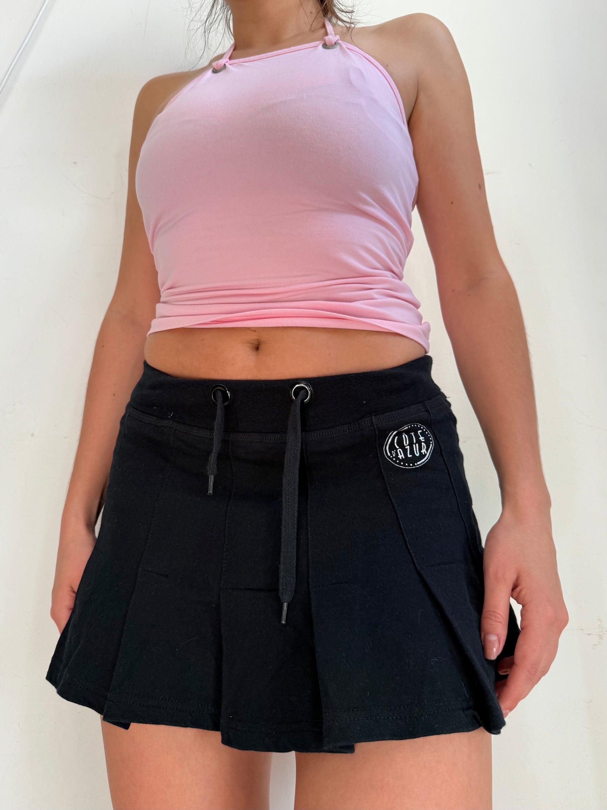 Black pleated low rise built in shorts mini skirt (S)