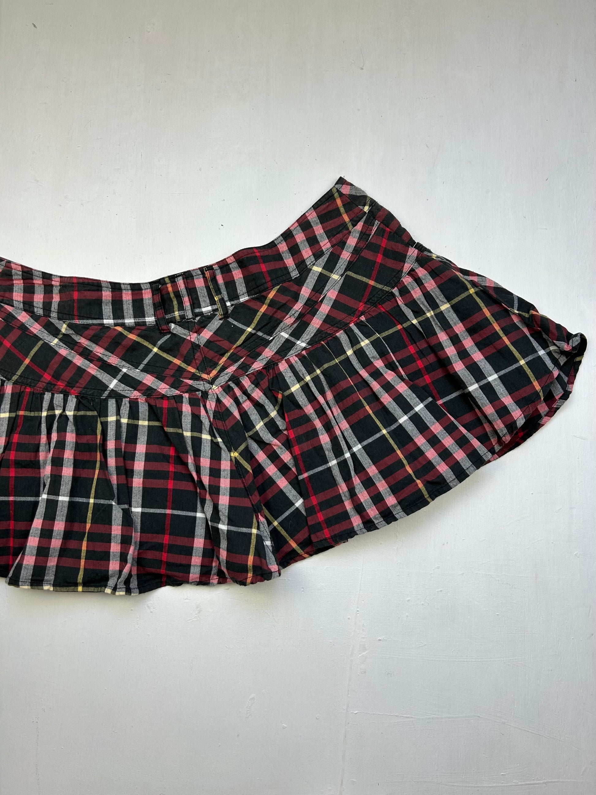 Burgundy check print low rise pleated mini skort (XL)