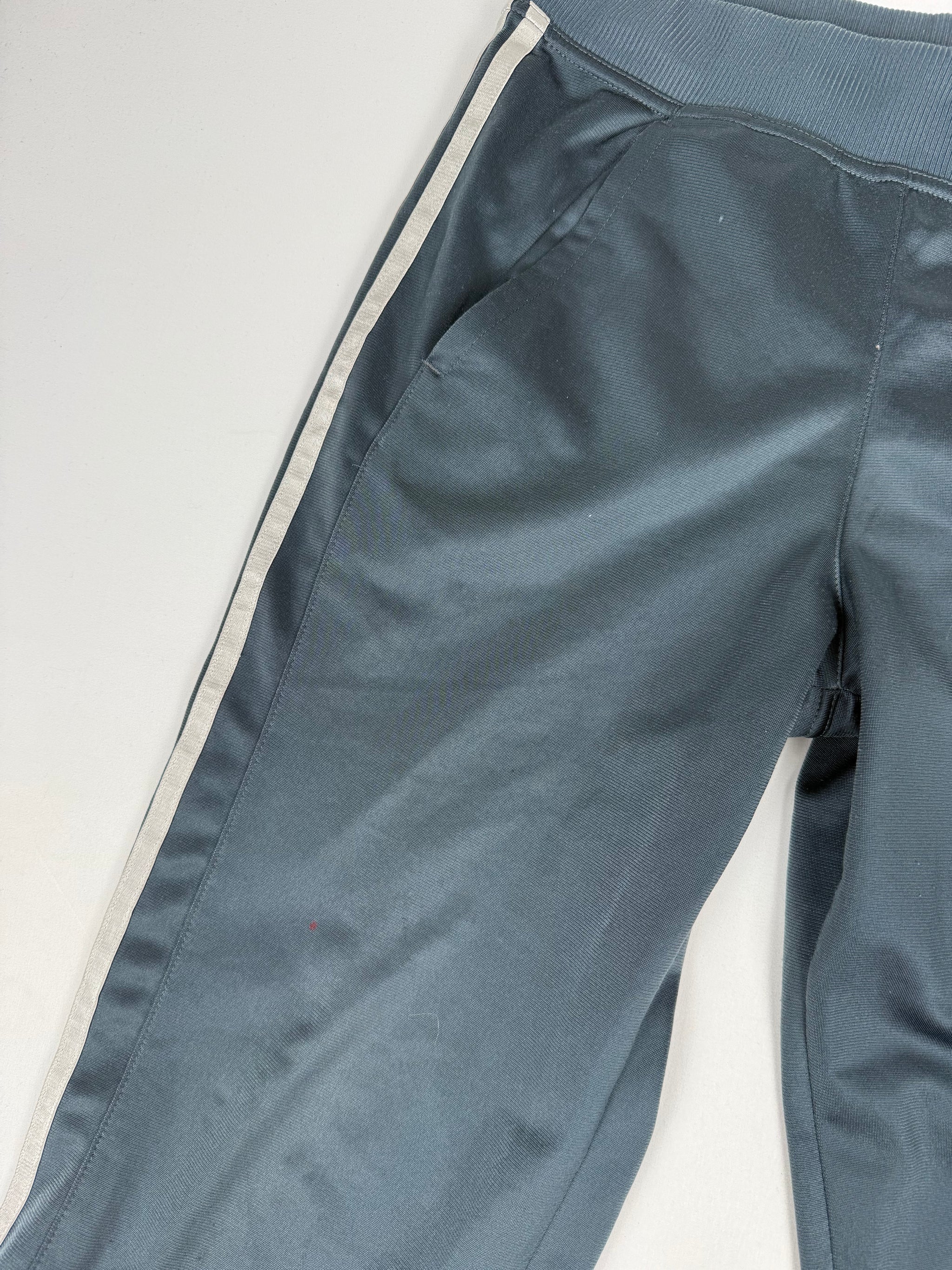 Grey activewear flare pants (S)