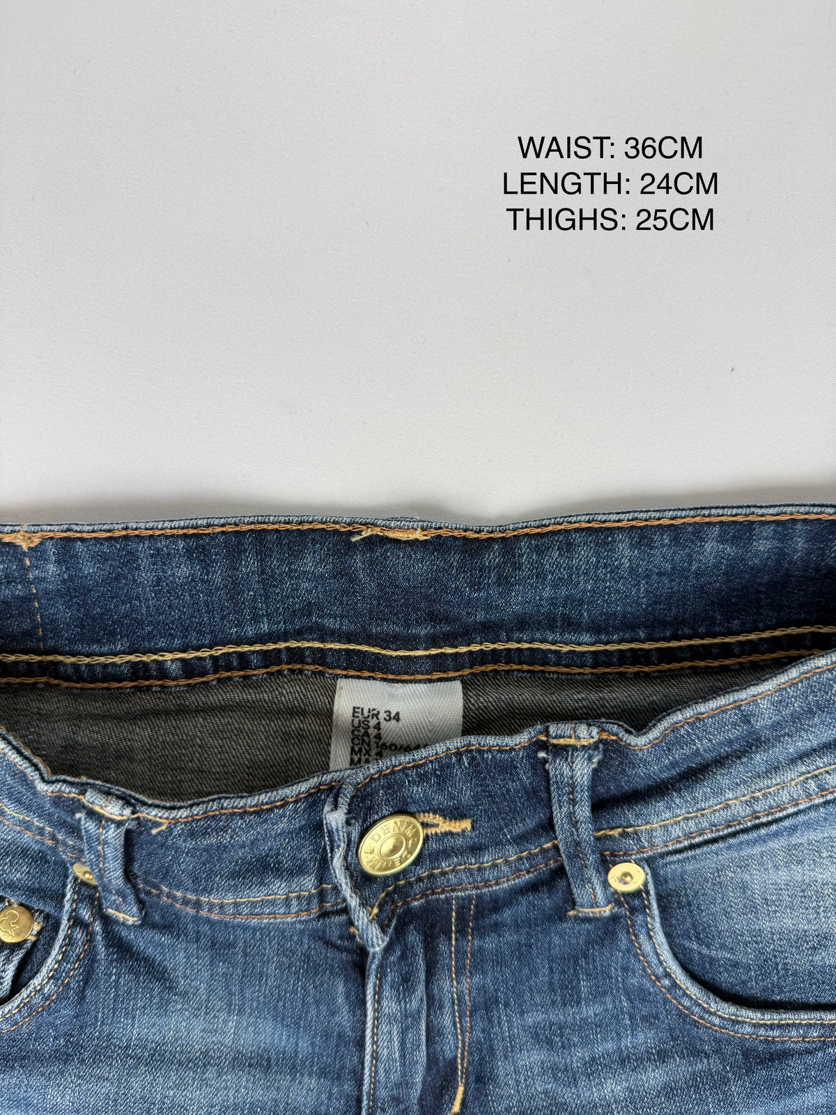 Blue denim low rise mini short (XS)
