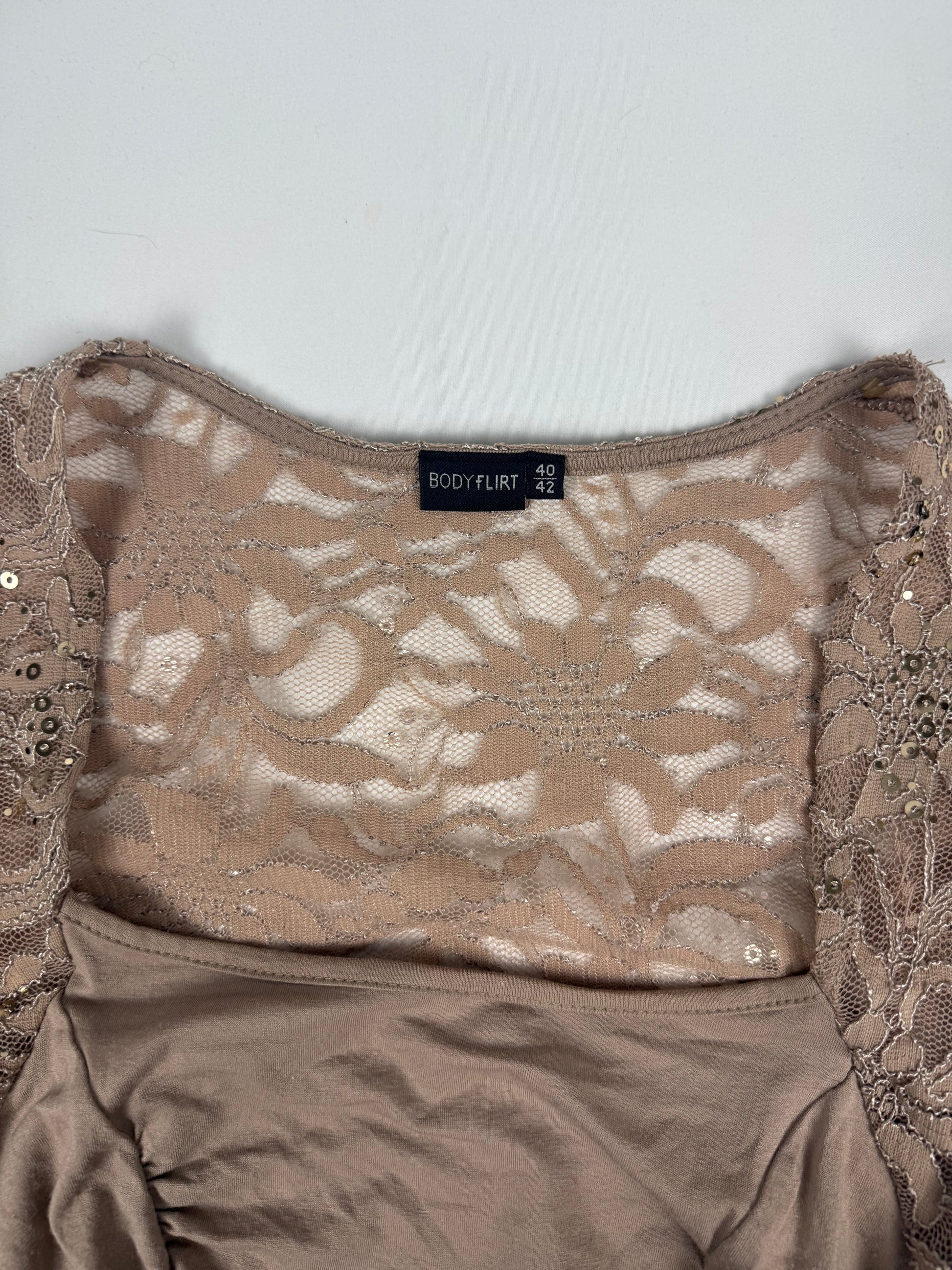 Beige lace sleeves ruched long sleeves top (XL)
