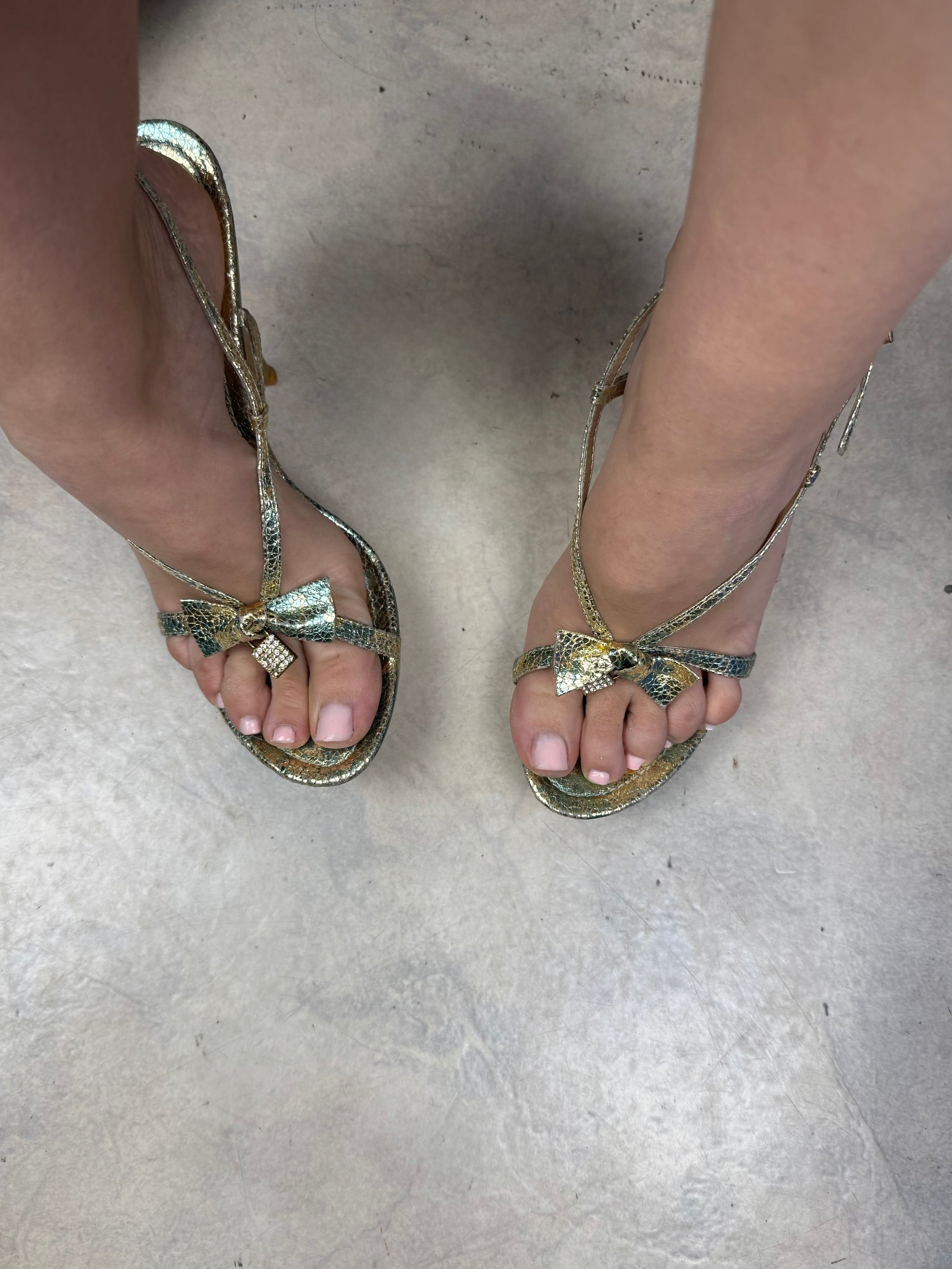 Gold padlock heels (39)