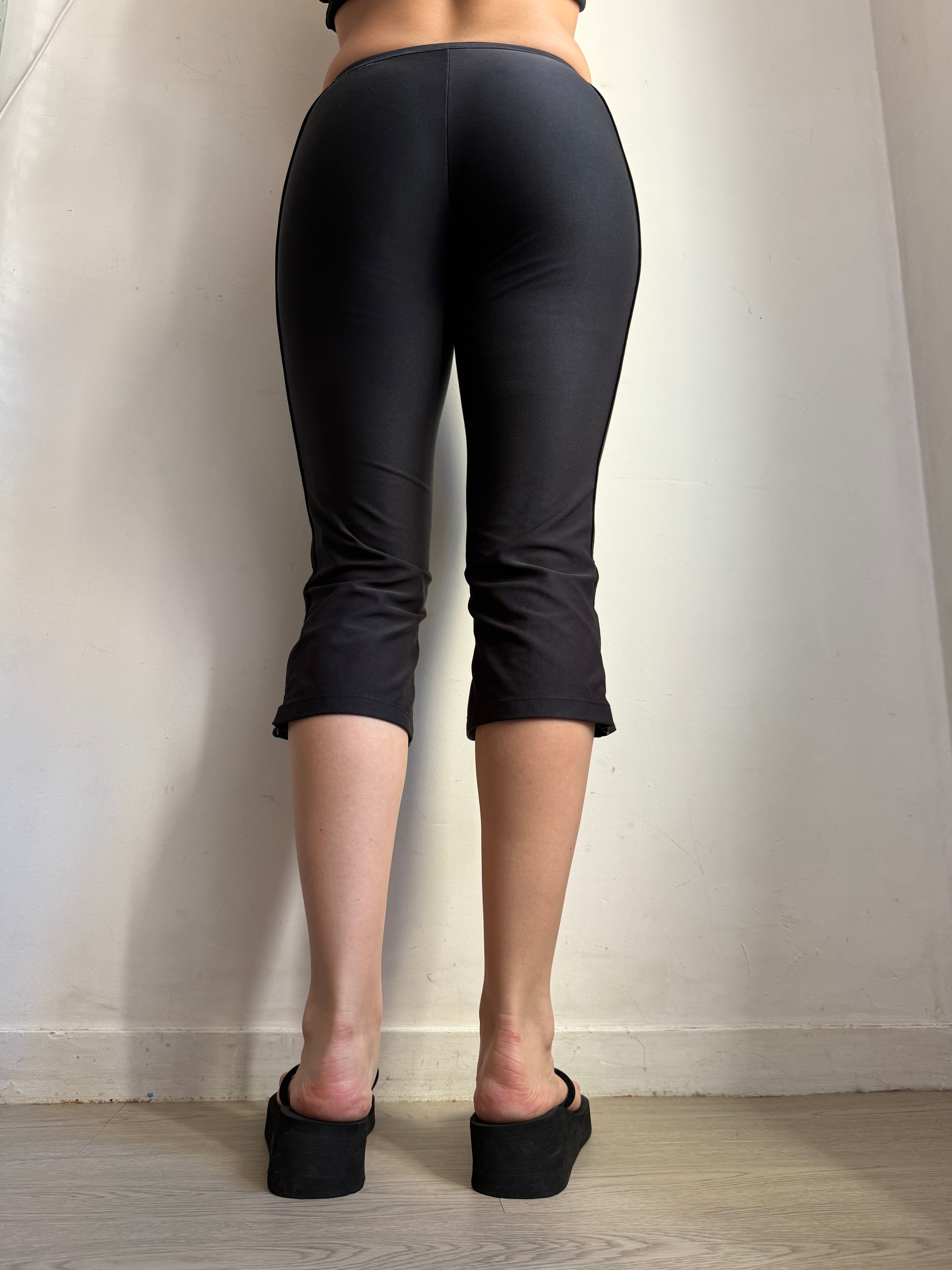 Black activewear capri pants (XS)