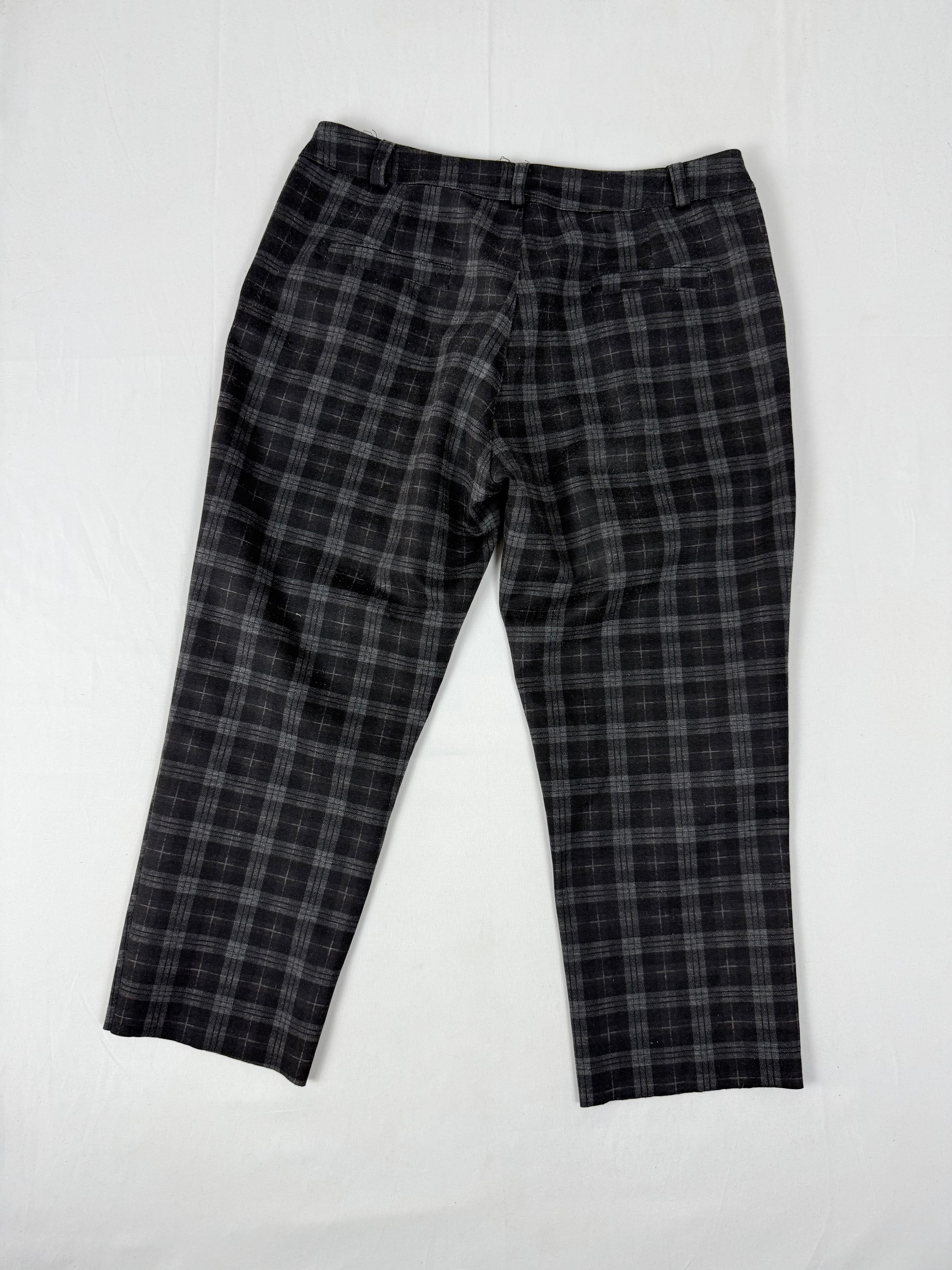Black check print low waist capri pants (M/L)