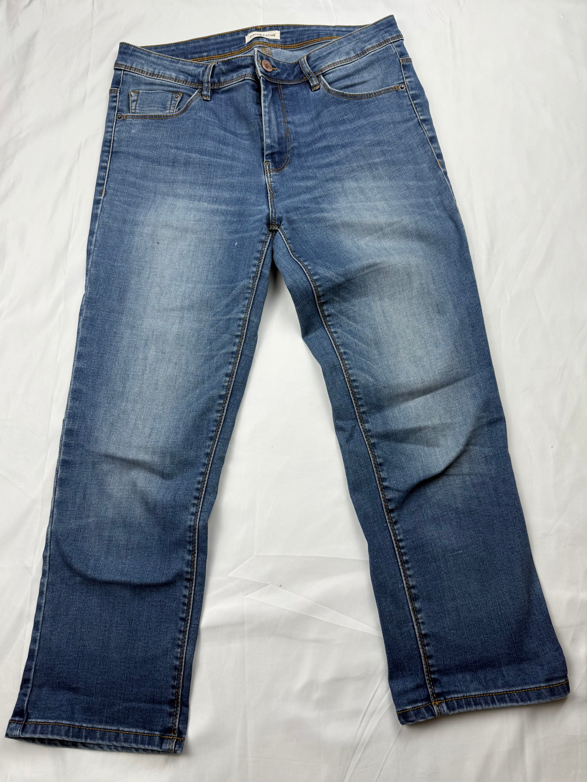 Blue denim low rise capri pants (M)