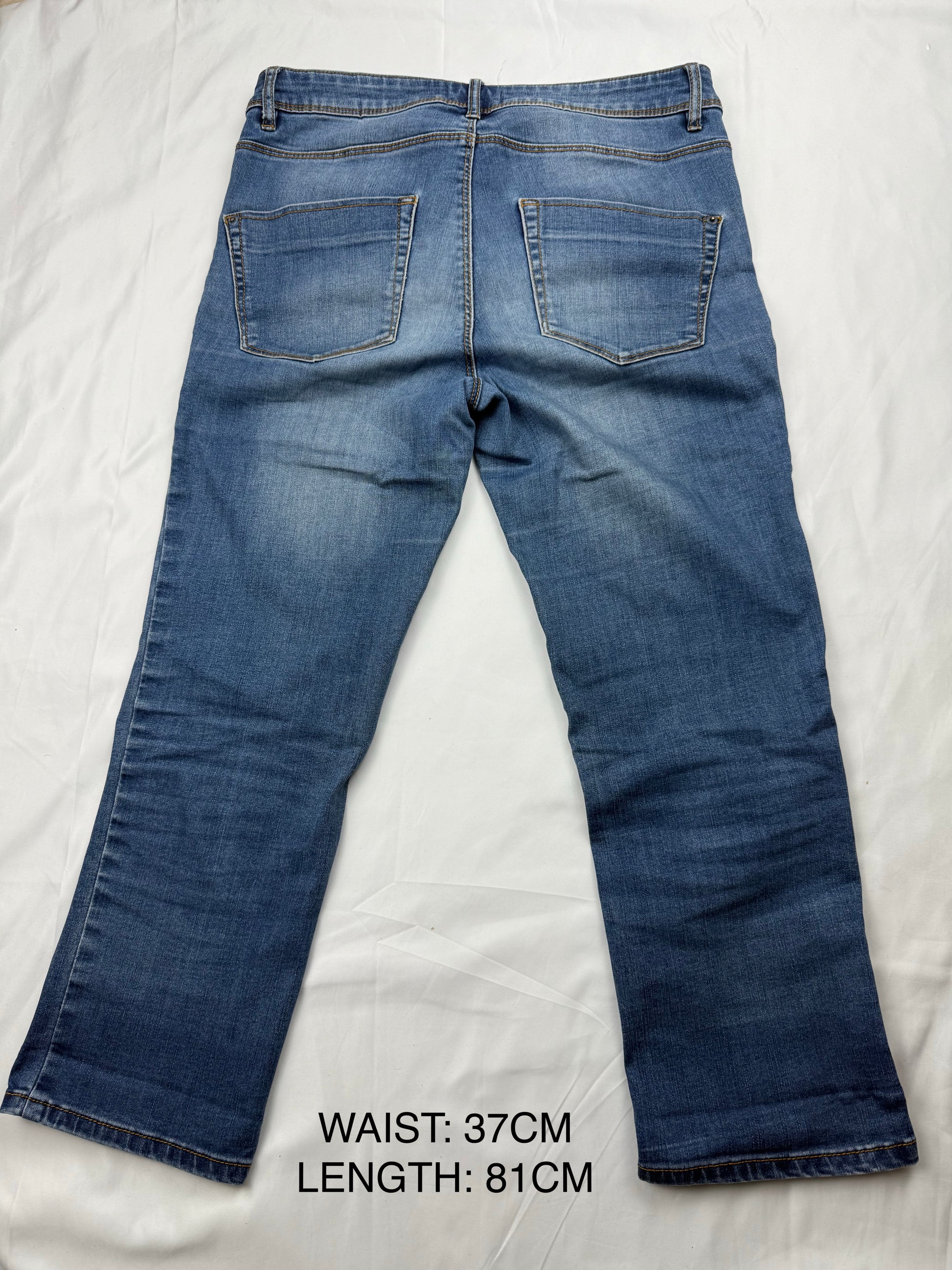 Blue denim low rise capri pants (M)