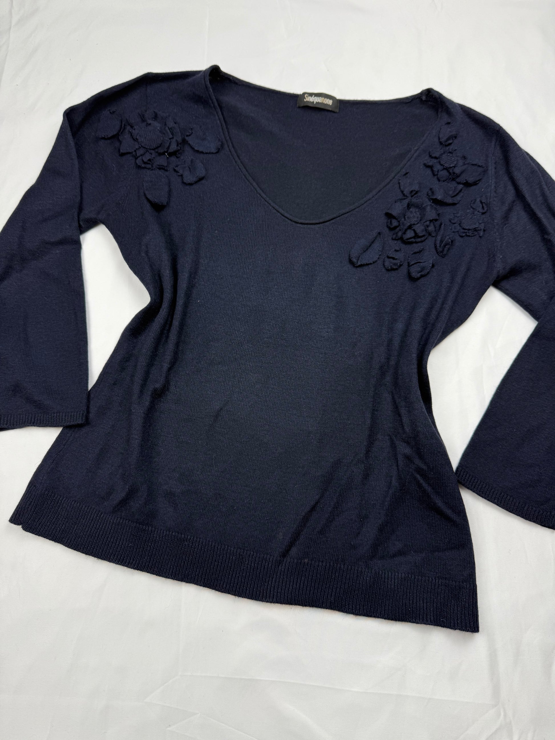 Navy flower appliquée super soft jumper (S/M)
