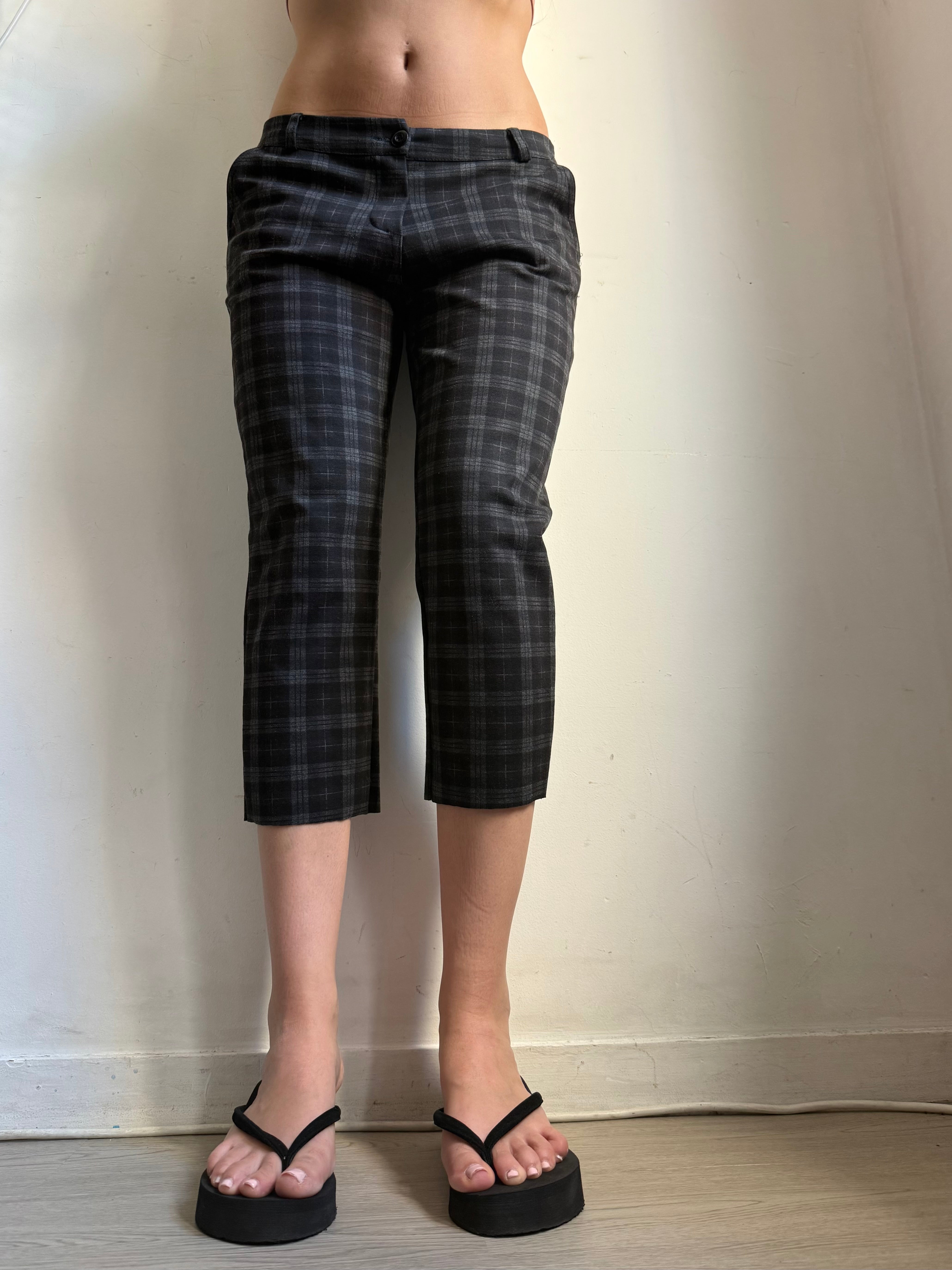 Black check print low waist capri pants (M/L)