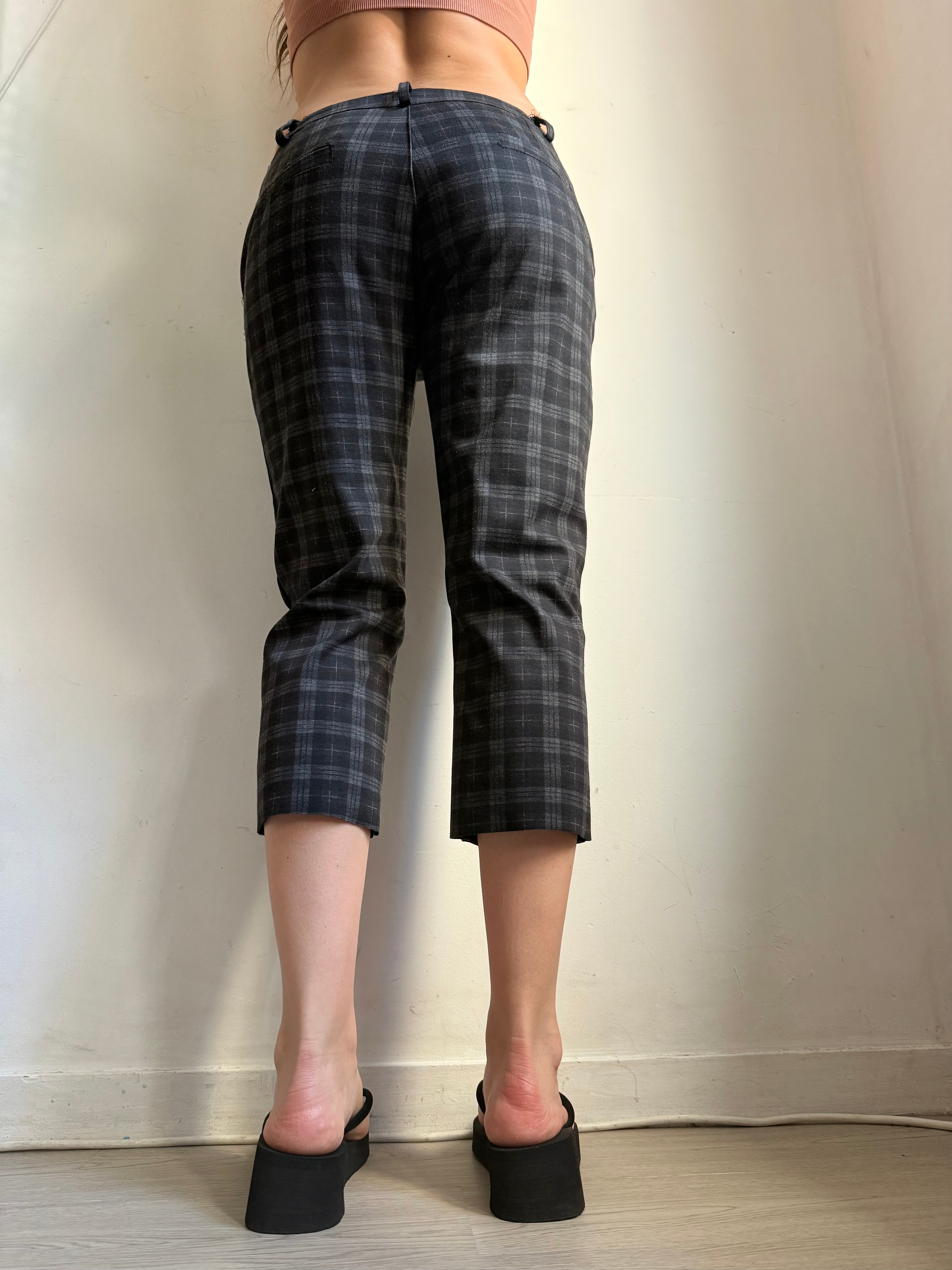 Black check print low waist capri pants (M/L)