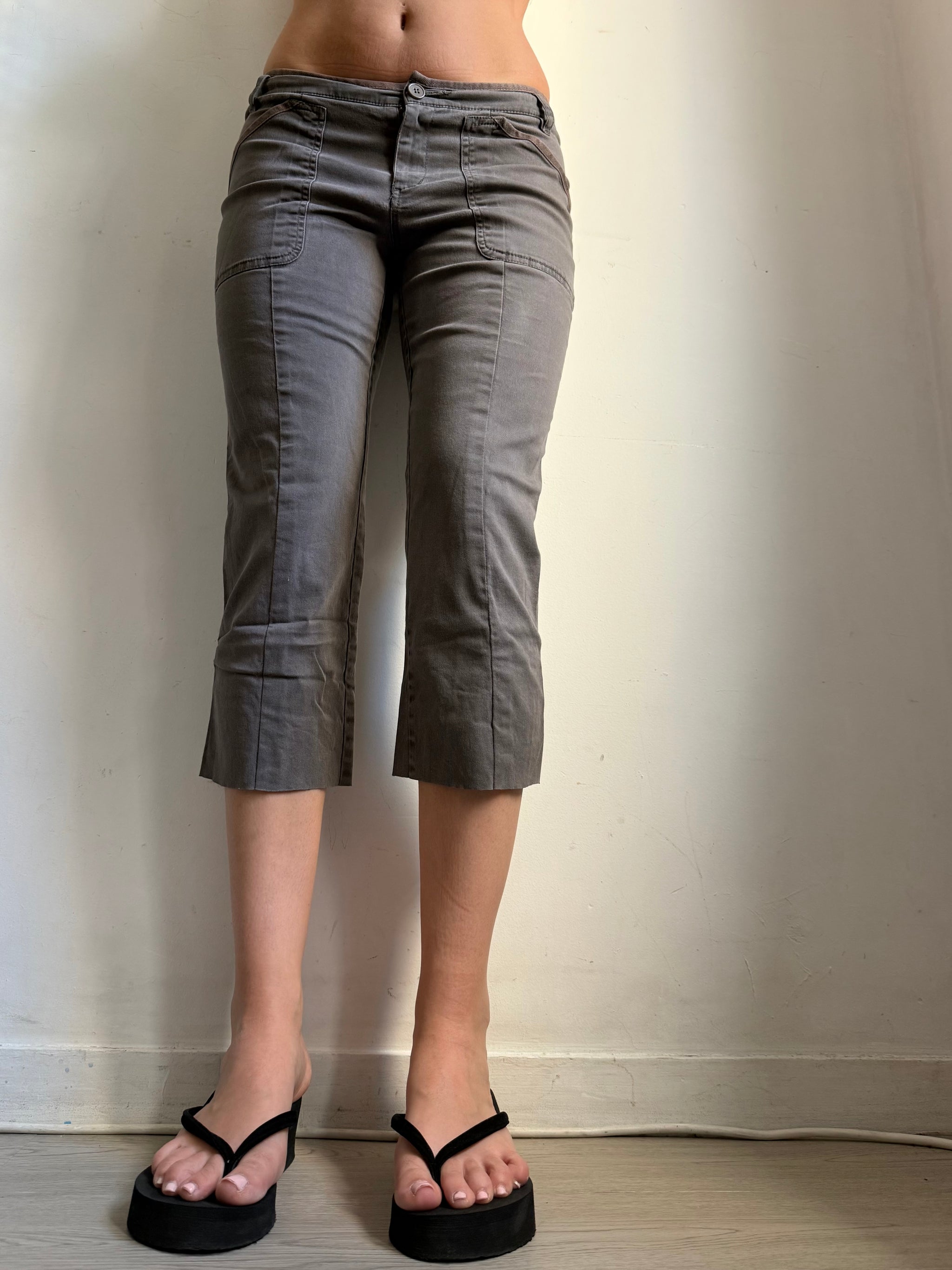 Khaki utility low rise capri pants (S)