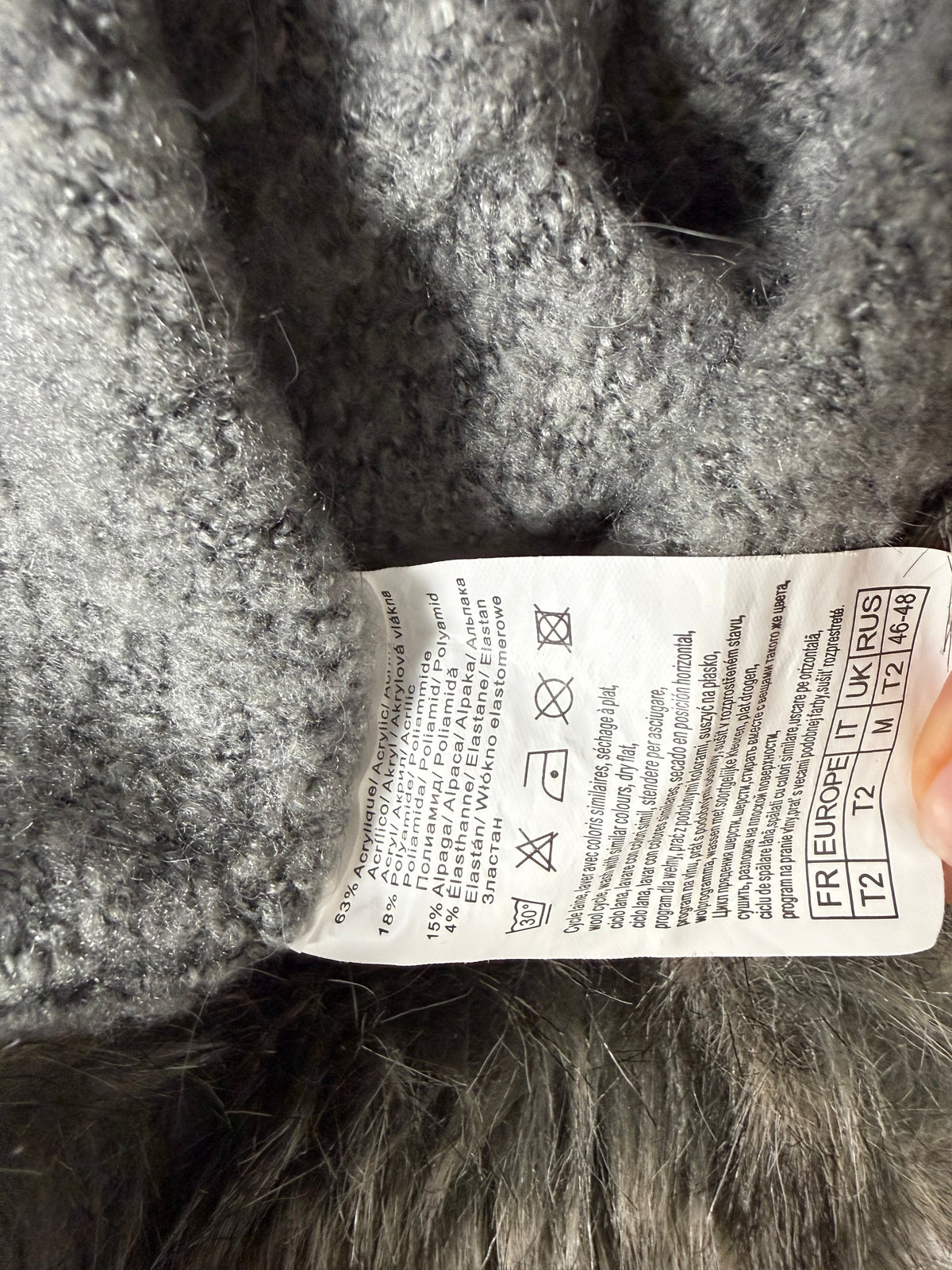 Mini-robe en maille grise à manches courtes avec nouage (S)