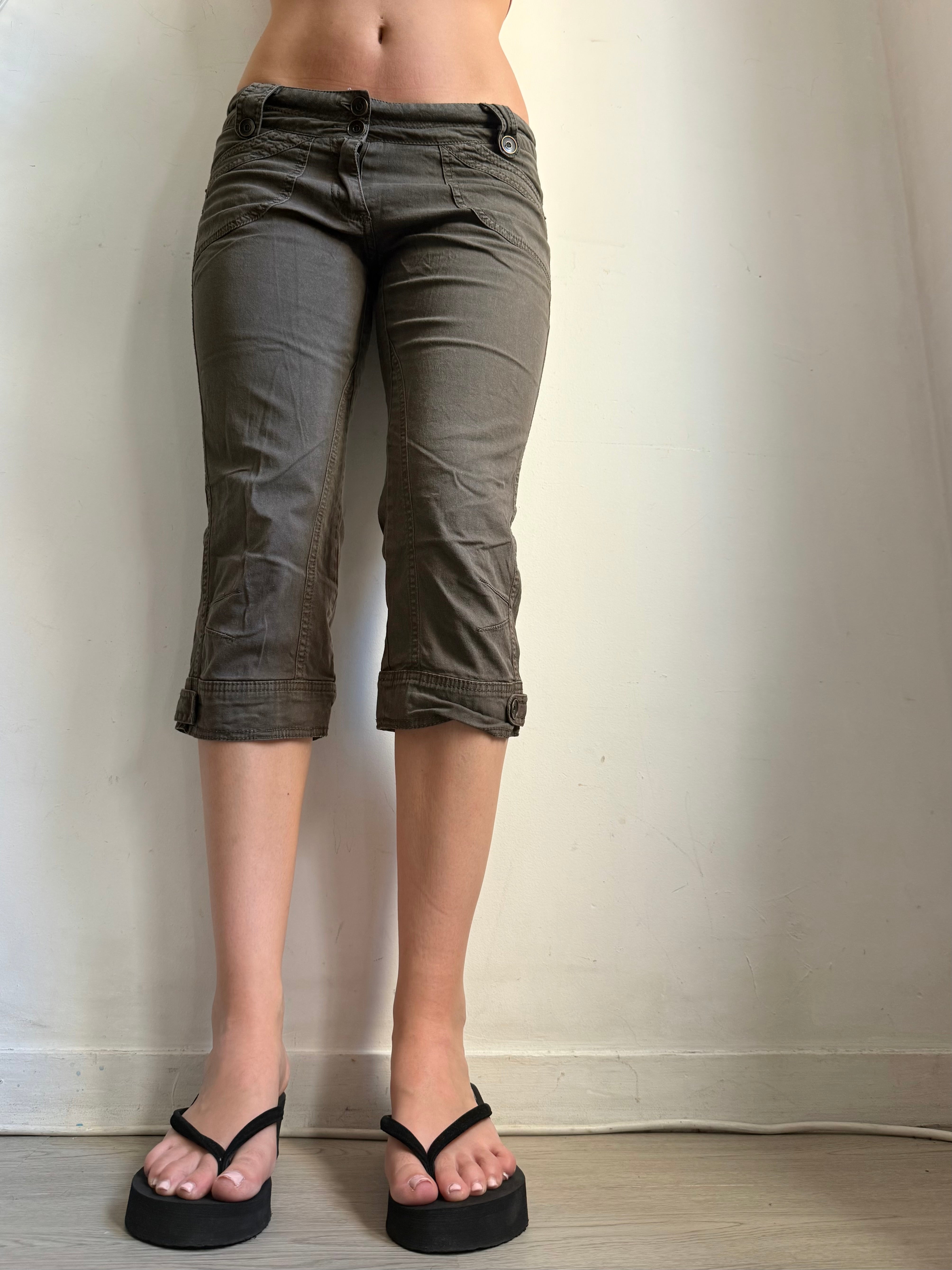 Khaki low rise capri pants (S/M)