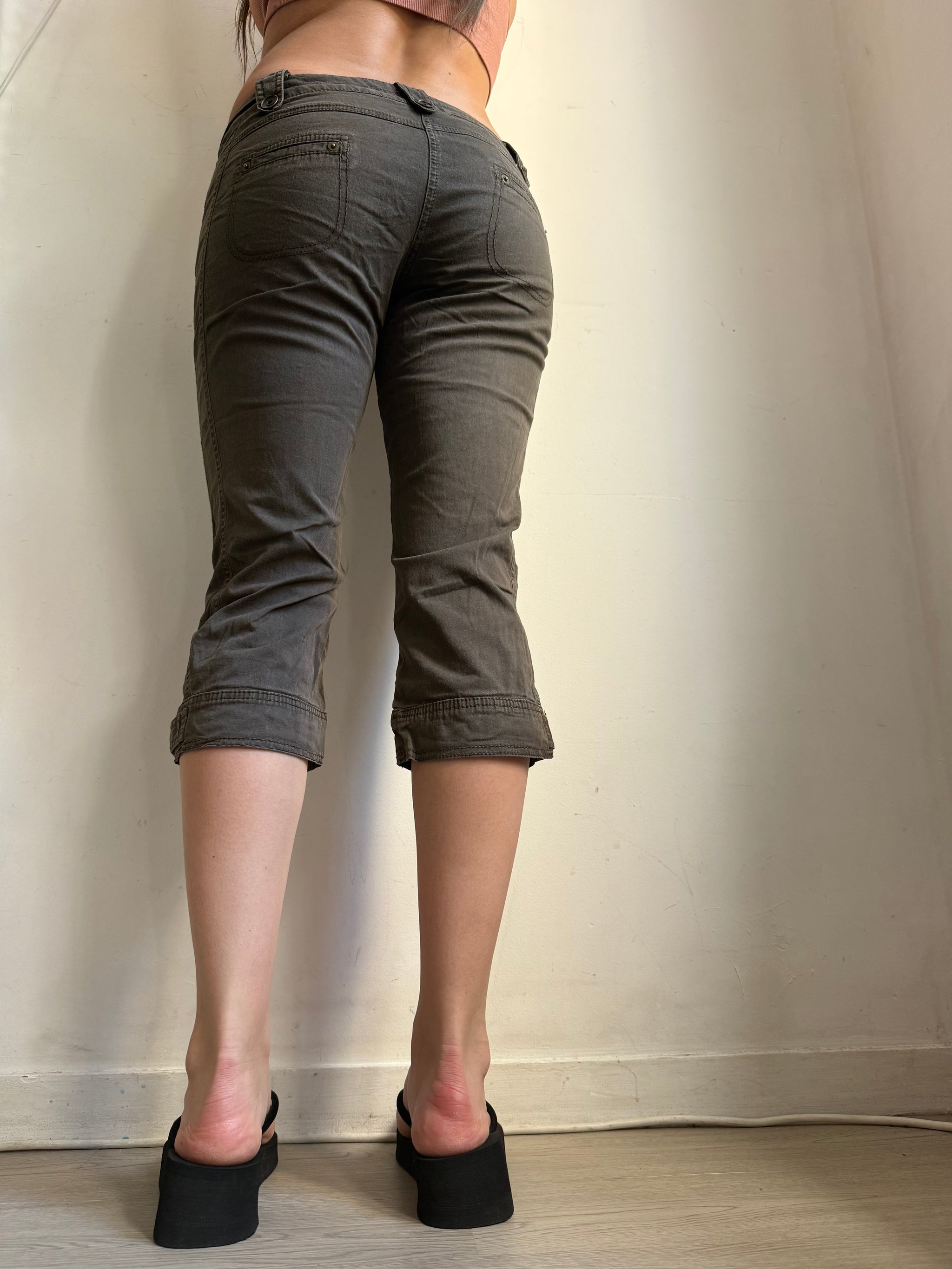 Khaki low rise capri pants (S/M)